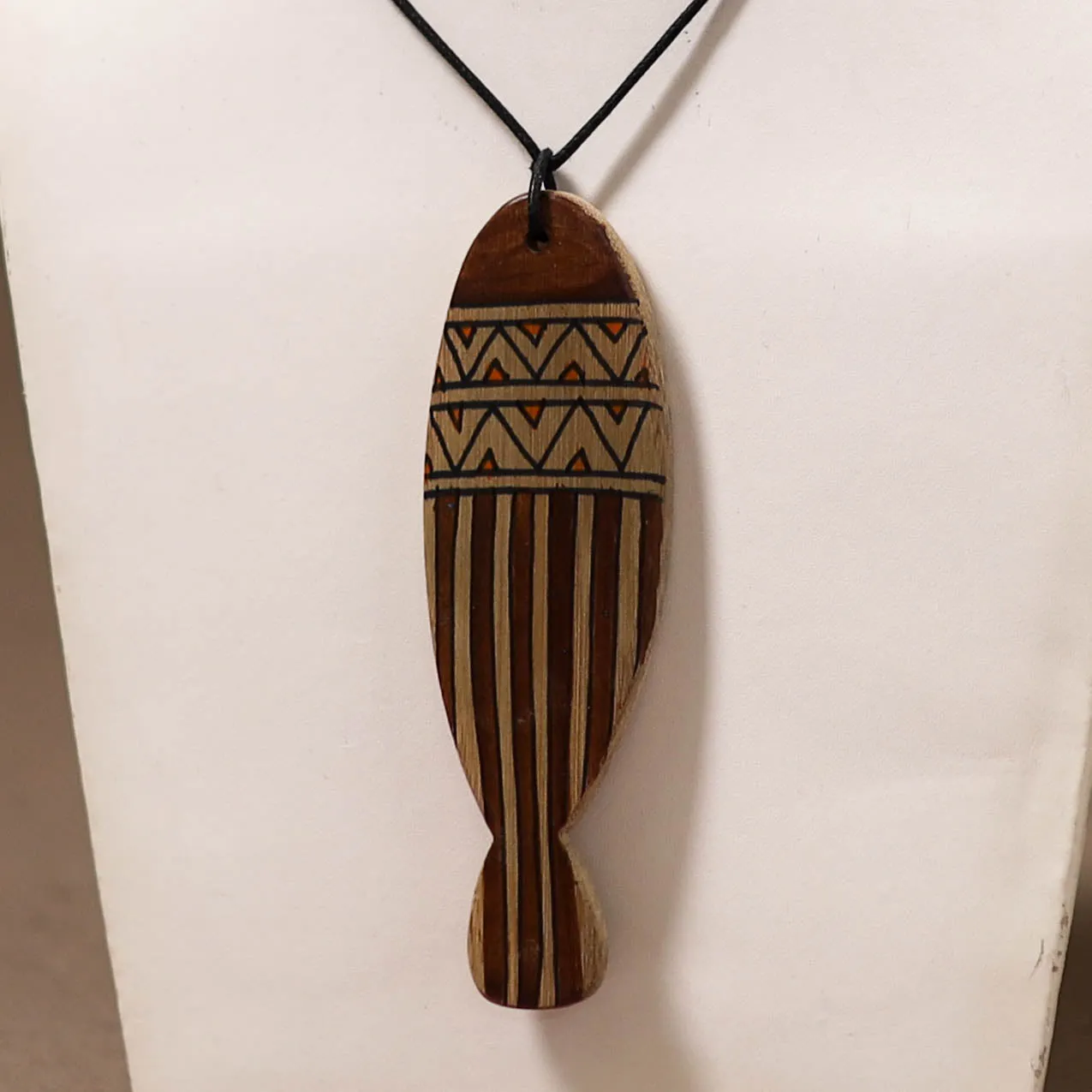 Kerala Mural Handpainted Bamboo Fish Necklace 139 sold by Itokri product image thumbnail 2