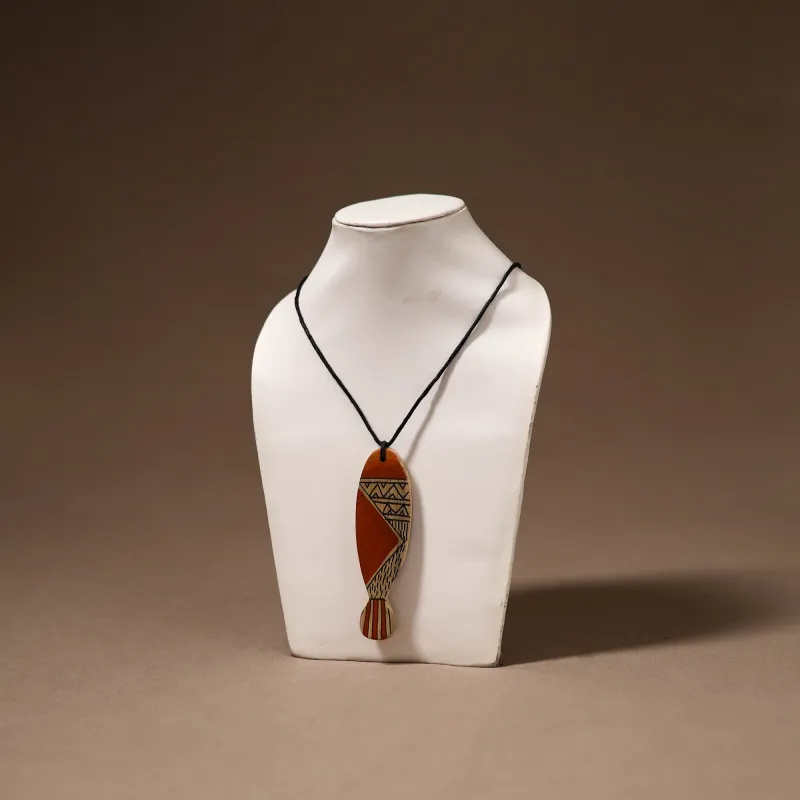 Kerala Mural Handpainted Bamboo Fish Necklace 134 made by Itokri