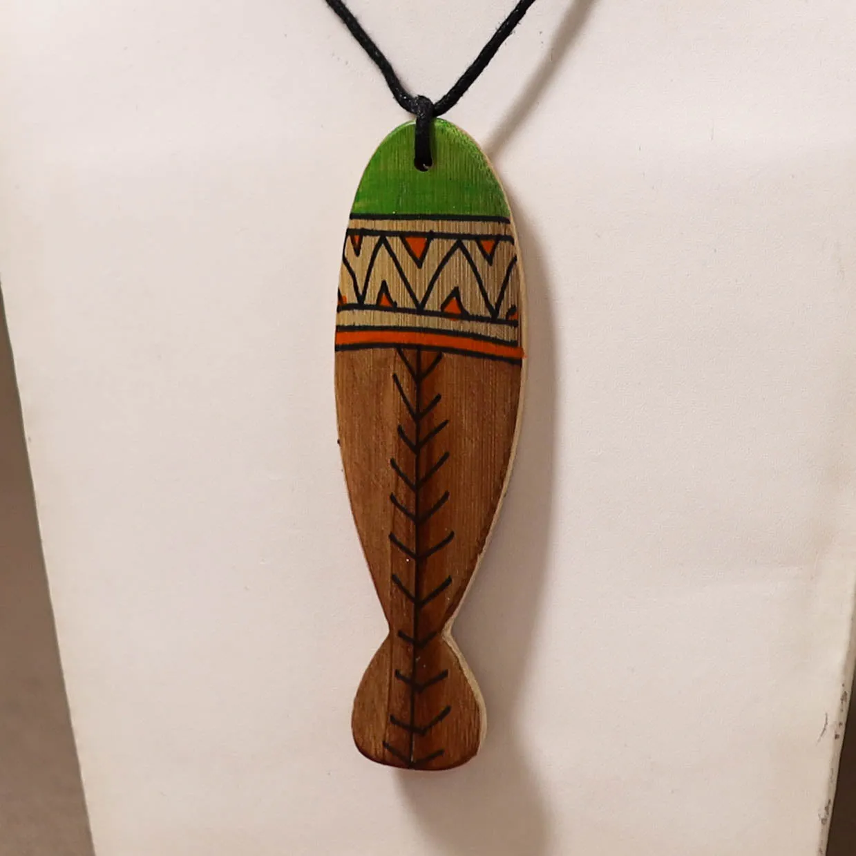 Kerala Mural Handpainted Bamboo Fish Necklace 131 sold by Itokri product image thumbnail 2