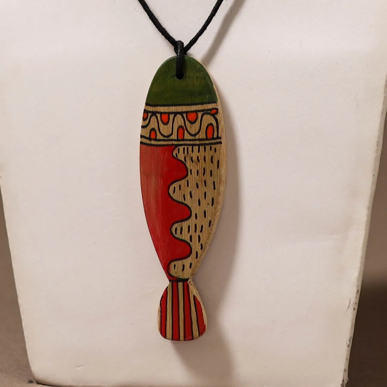 Kerala Mural Handpainted Bamboo Fish Necklace 130 sold by Itokri product image thumbnail 2