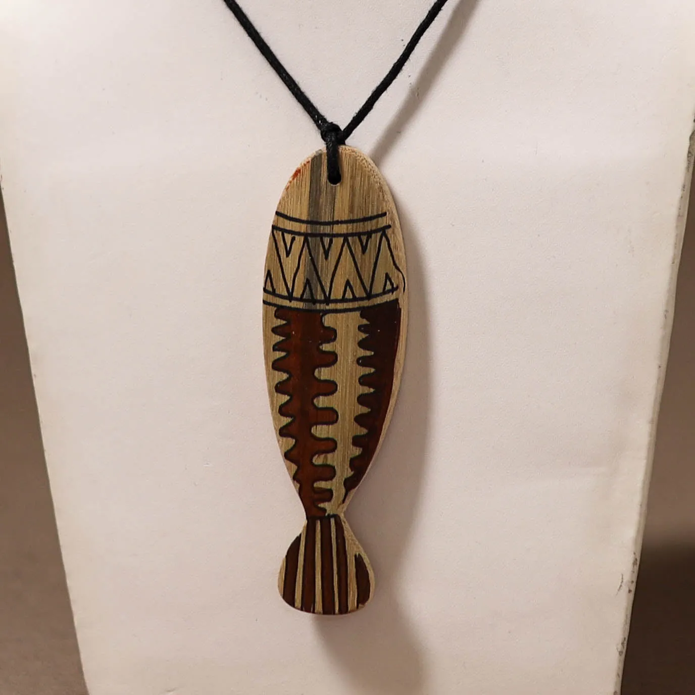 Kerala Mural Handpainted Bamboo Fish Necklace 128 sold by Itokri product image thumbnail 2