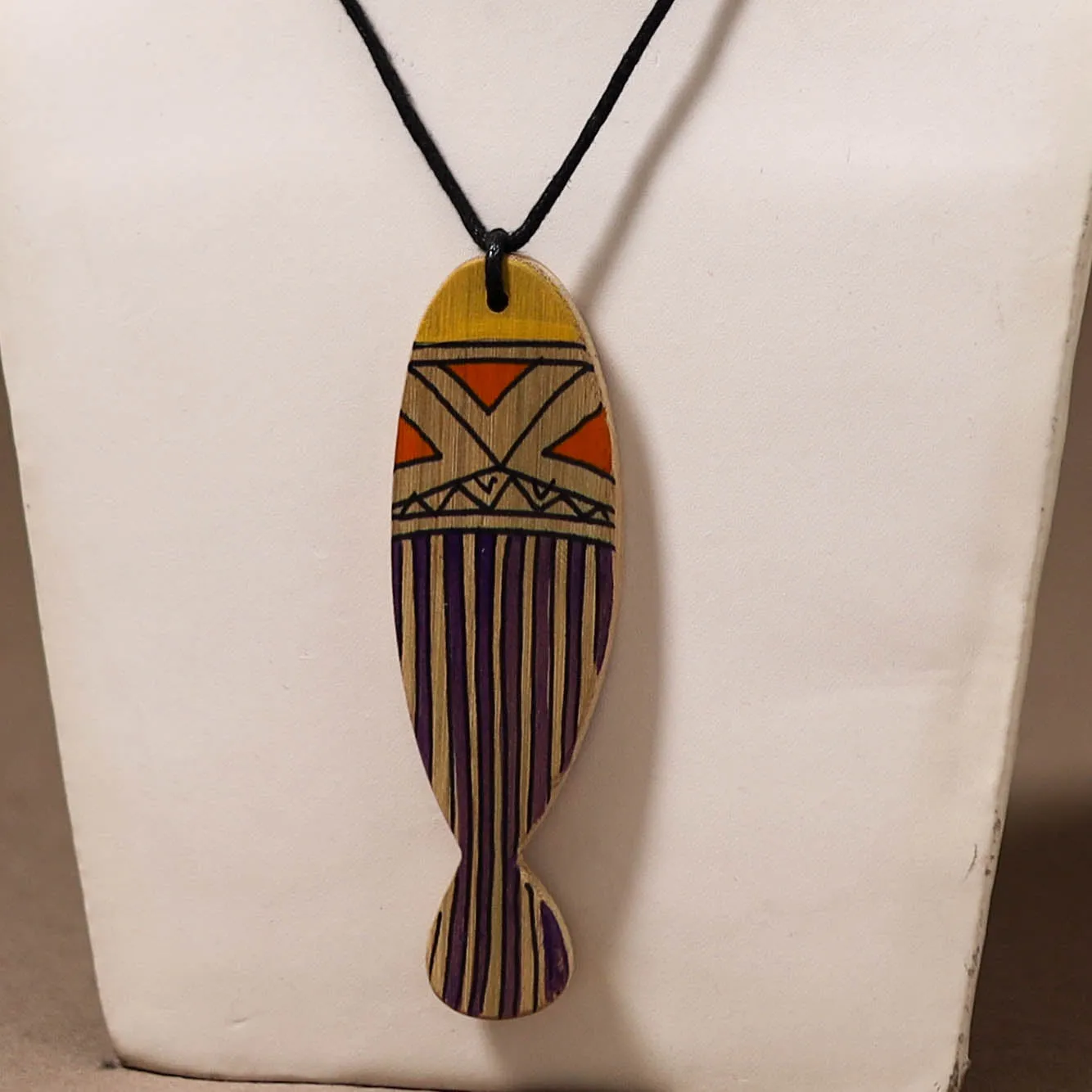 Kerala Mural Handpainted Bamboo Fish Necklace 127 sold by Itokri product image thumbnail 2
