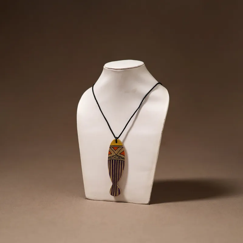 Kerala Mural Handpainted Bamboo Fish Necklace 127 made by Itokri