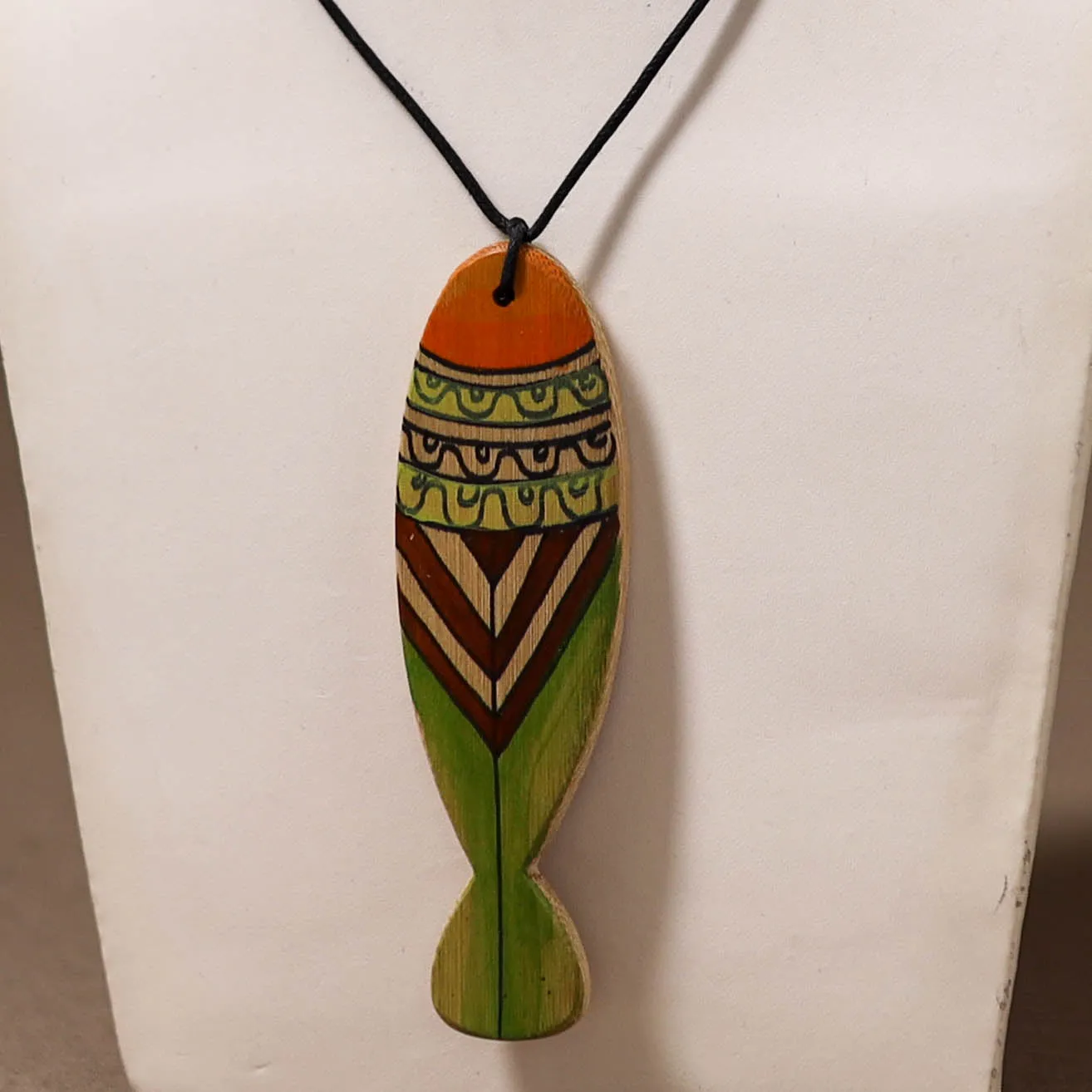 Kerala Mural Handpainted Bamboo Fish Necklace 126 sold by Itokri product image thumbnail 2