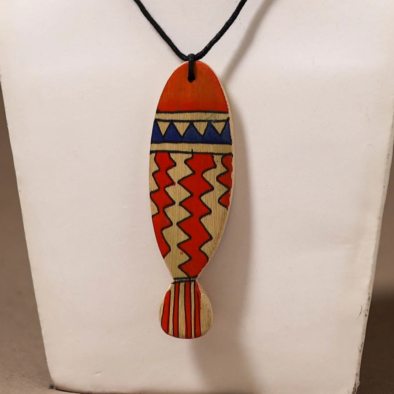Kerala Mural Handpainted Bamboo Fish Necklace 122 sold by Itokri product image thumbnail 2