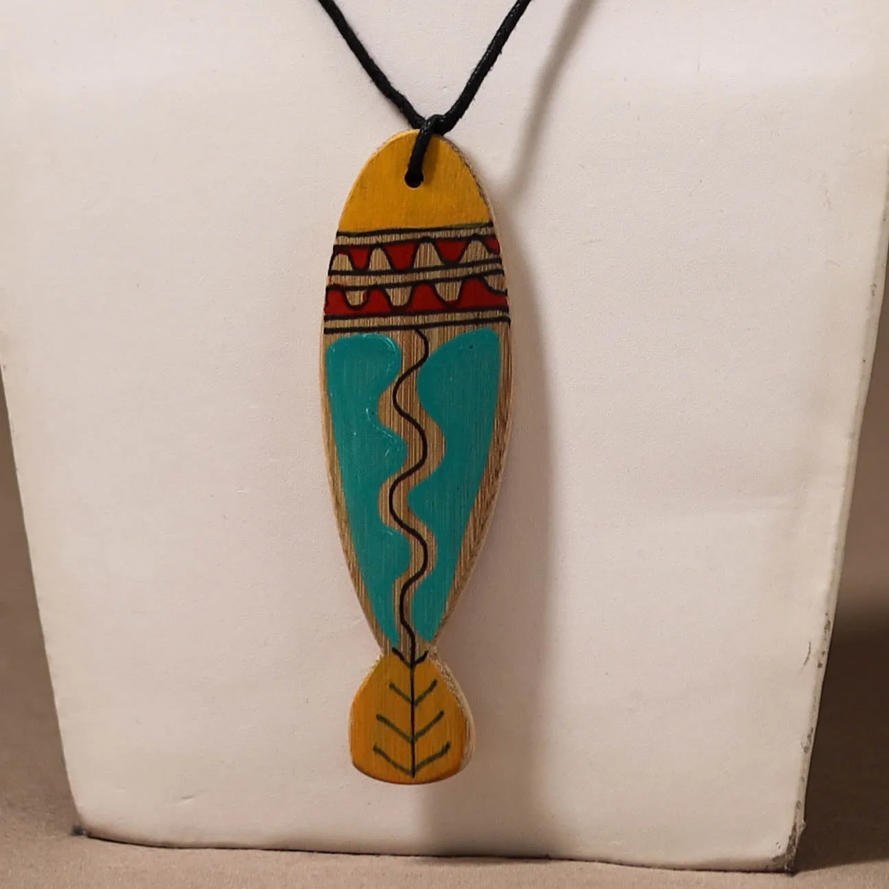 Kerala Mural Handpainted Bamboo Fish Necklace 121 sold by Itokri product image thumbnail 2