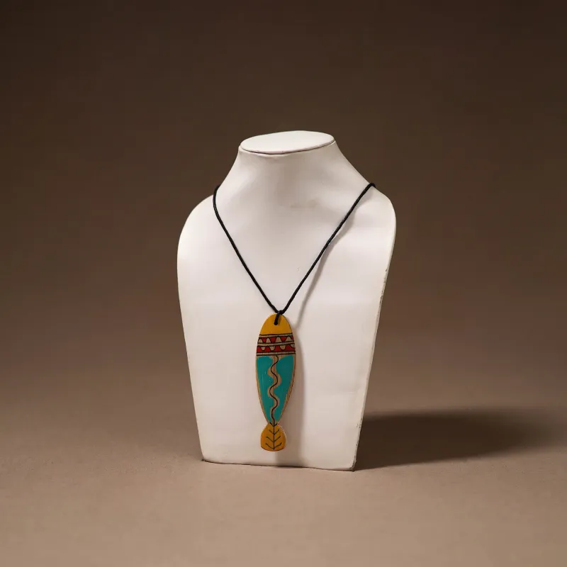 Kerala Mural Handpainted Bamboo Fish Necklace 121 made by Itokri
