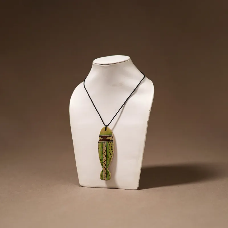 Kerala Mural Handpainted Bamboo Fish Necklace 167 made by Itokri