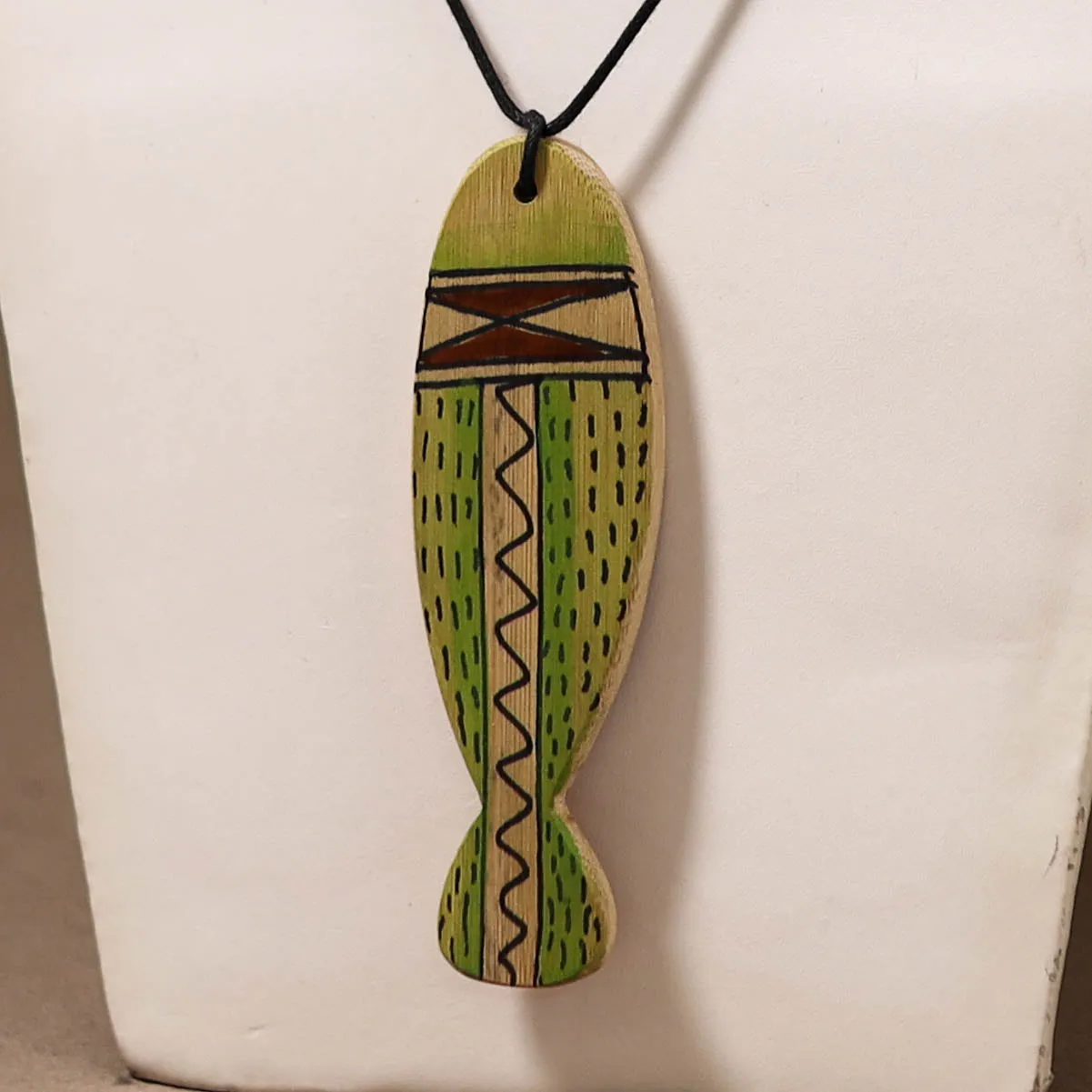 Kerala Mural Handpainted Bamboo Fish Necklace 167 sold by Itokri product image thumbnail 2