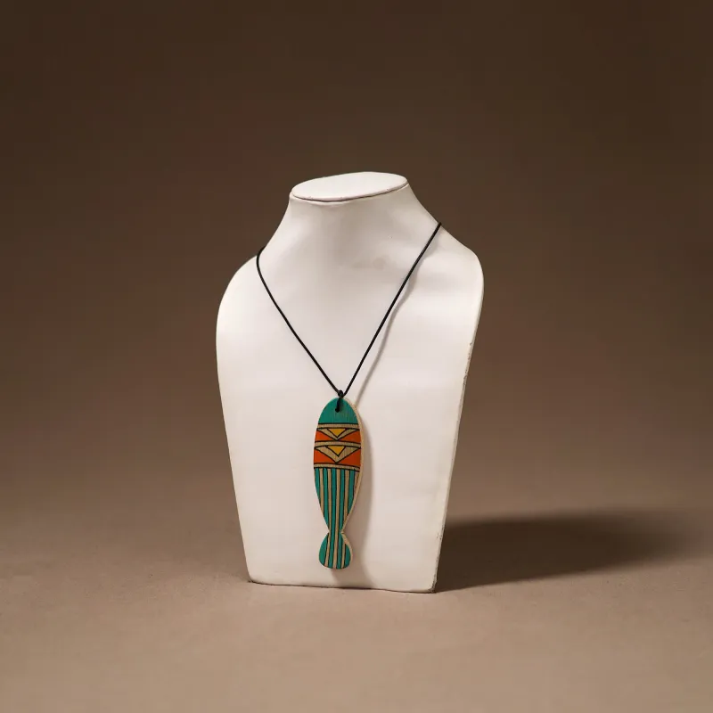 Kerala Mural Handpainted Bamboo Fish Necklace 165 made by Itokri