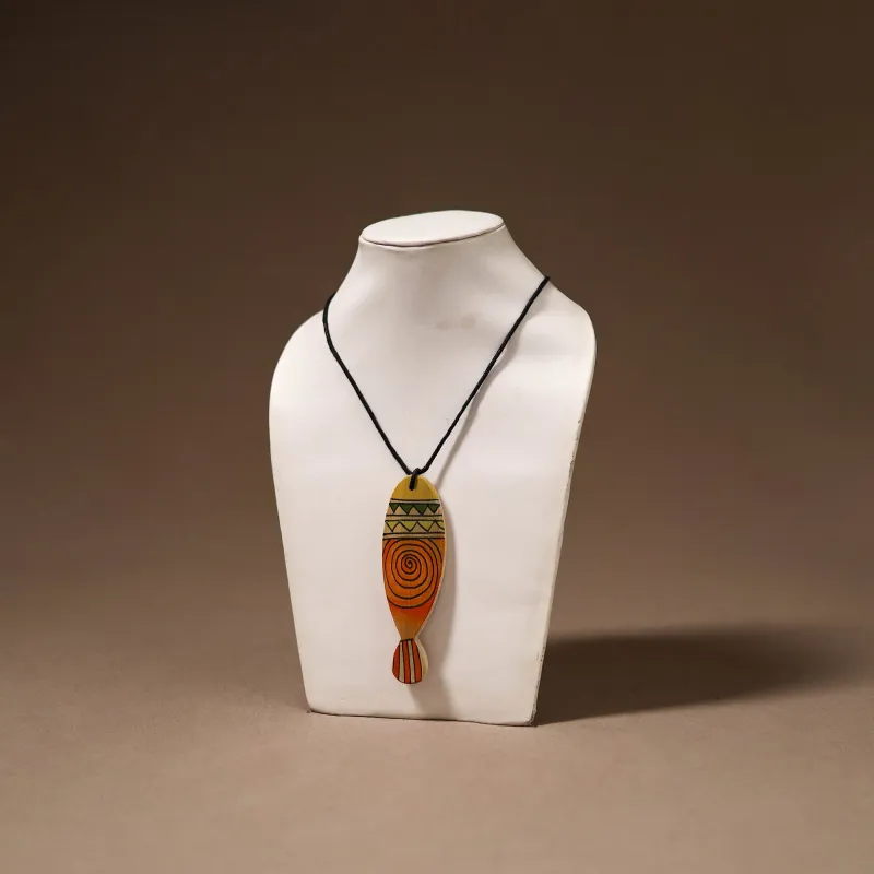 Kerala Mural Handpainted Bamboo Fish Necklace 160 made by Itokri