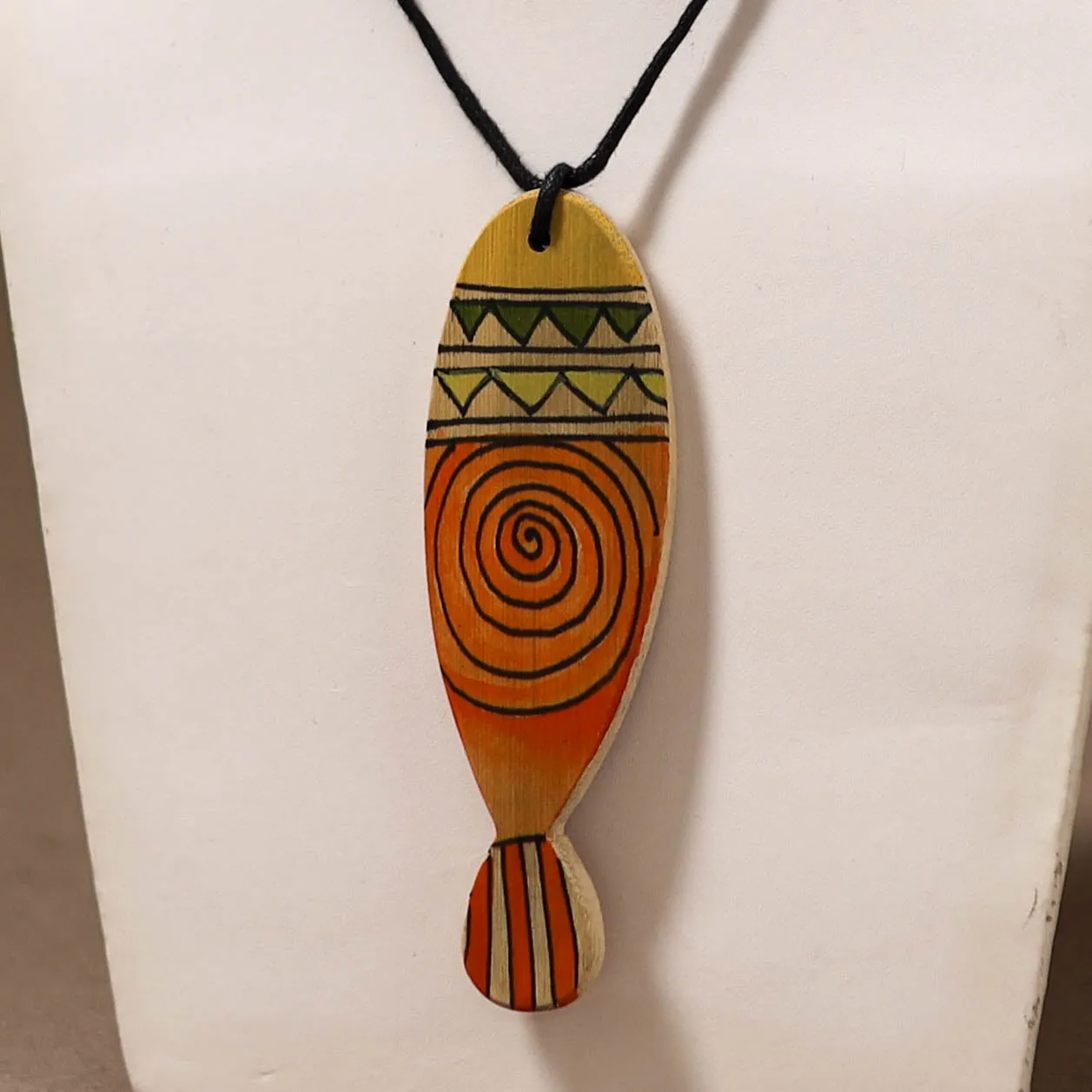Kerala Mural Handpainted Bamboo Fish Necklace 160 sold by Itokri product image thumbnail 2