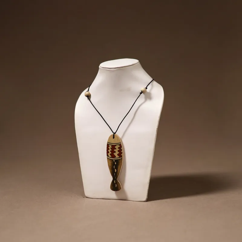 Kerala Mural Handpainted Bamboo Fish Necklace 151 made by Itokri