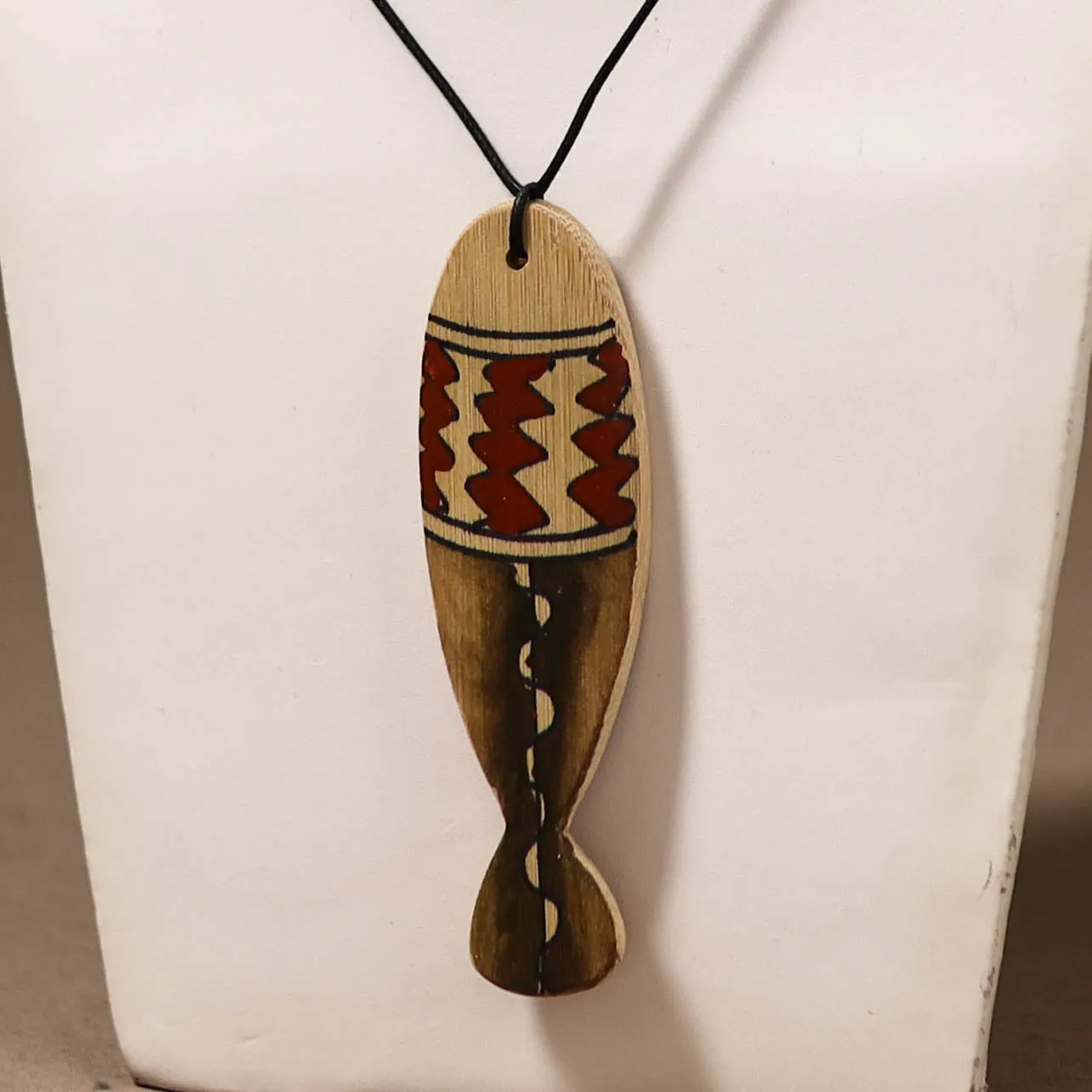 Kerala Mural Handpainted Bamboo Fish Necklace 151 sold by Itokri product image thumbnail 2
