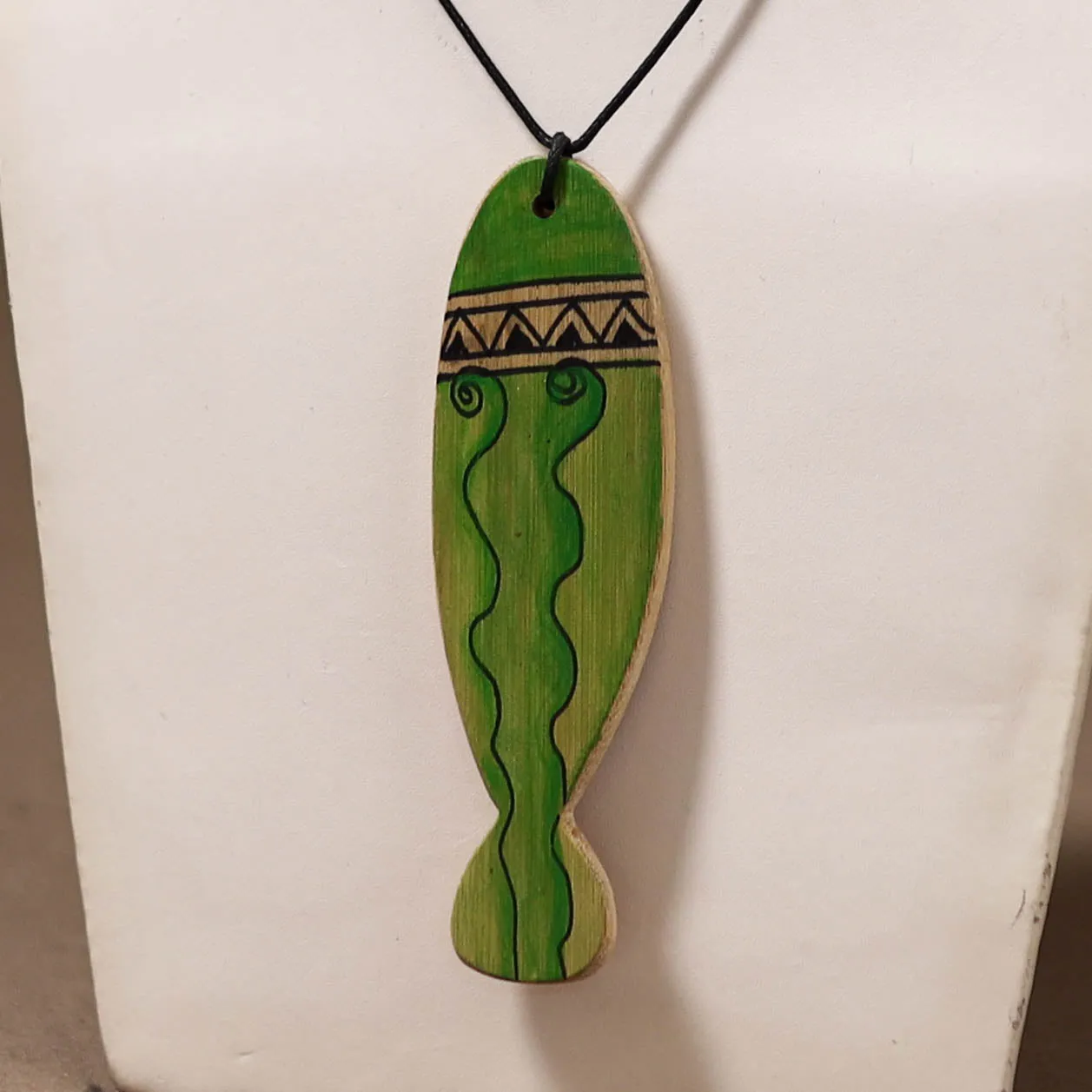 Kerala Mural Handpainted Bamboo Fish Necklace 148 sold by Itokri product image thumbnail 2