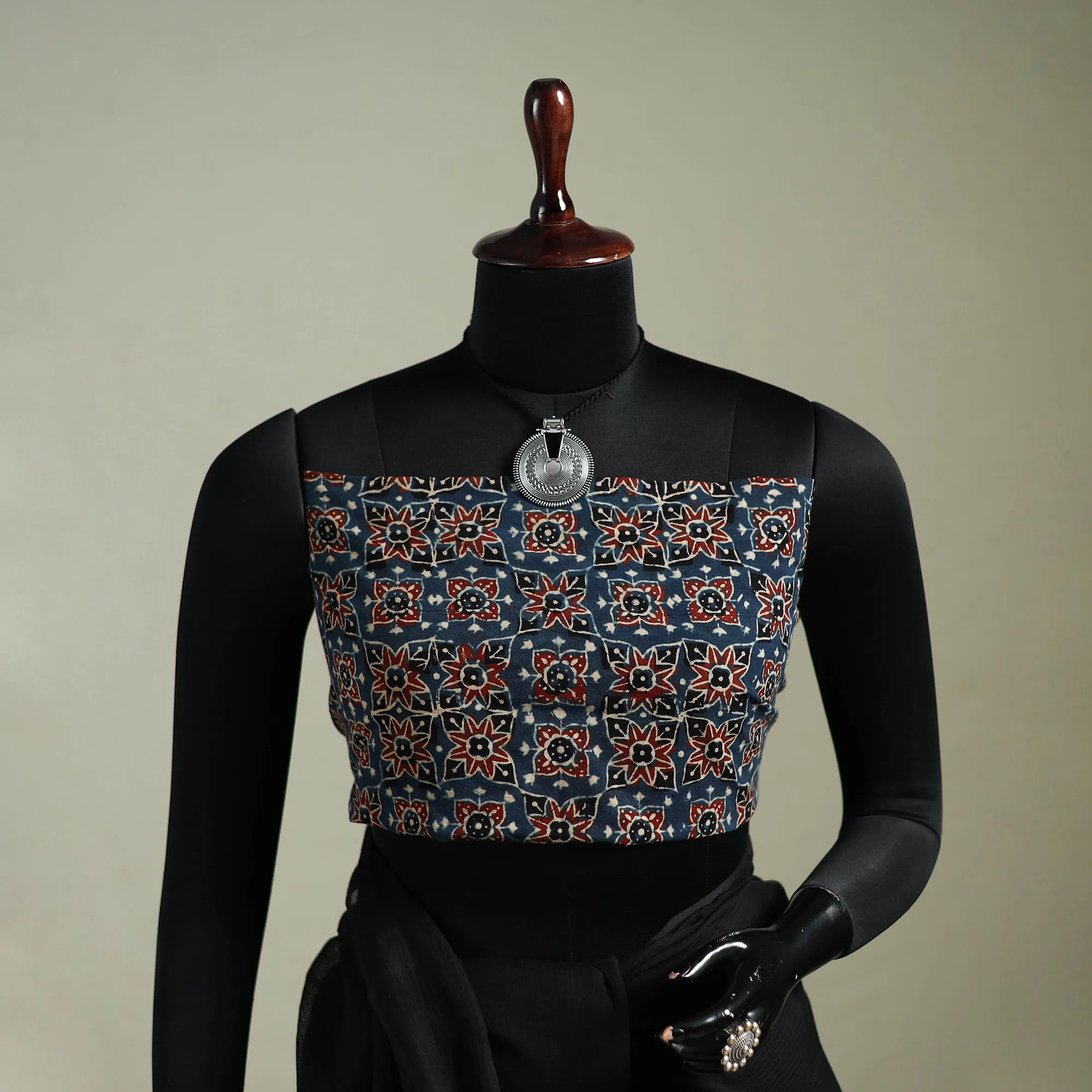 Black - Nazaakat Kota Doria Cotton Plain Saree with Blouse & Jewellery Set 36 sold by Itokri product image thumbnail 2