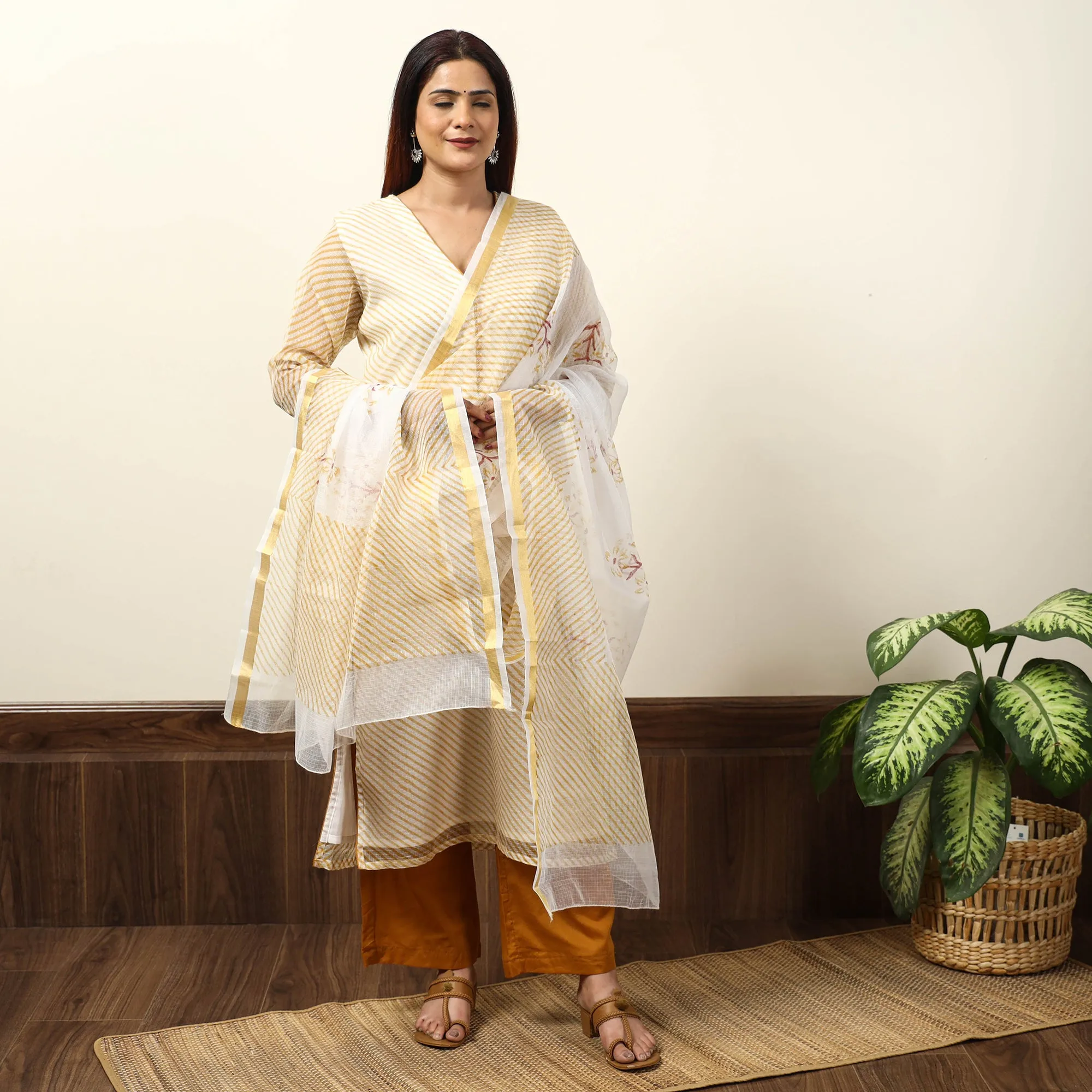 White - Leheriya Printed Kota Doria Kurta with Palazzo & Dupatta Set 18 sold by Itokri product image thumbnail 2