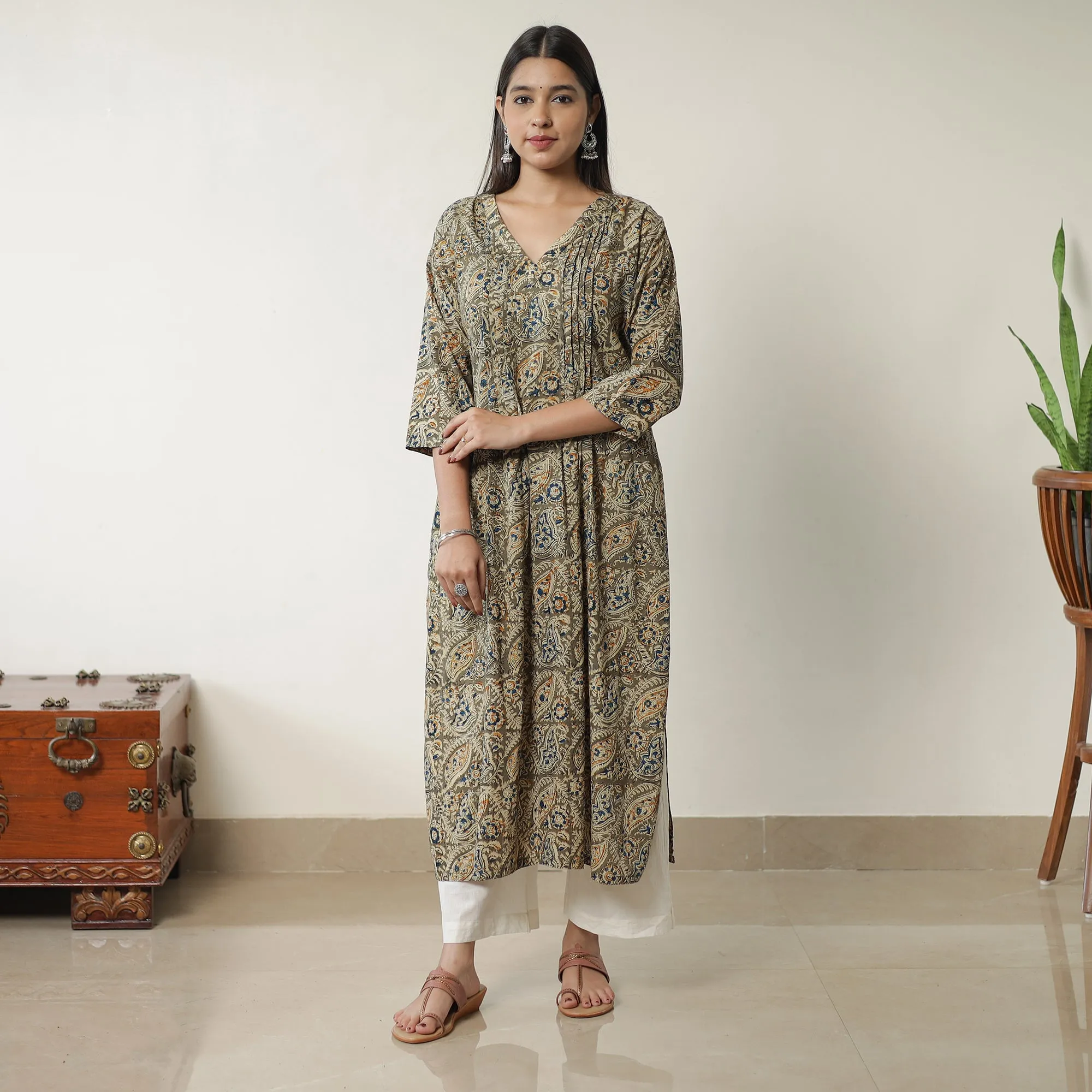 Brown - Pedana Kalamkari Block Printed Cotton Pintuck Straight Kurta 16 sold by Itokri product image thumbnail 2