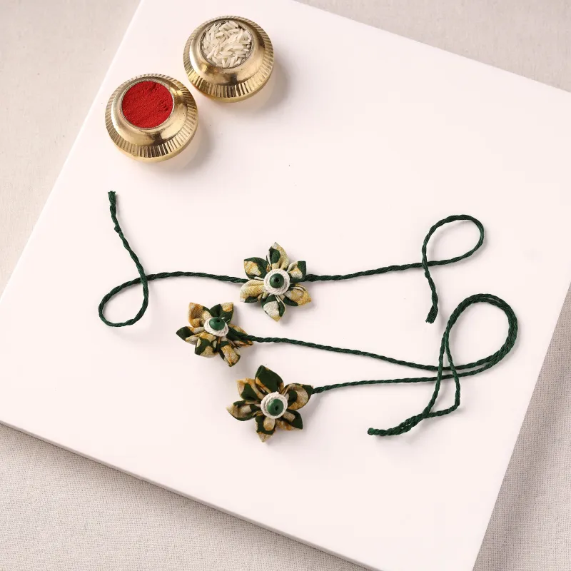 Flower Handmade Thread Work Fabart Rakhi with Lumba Set 131 made by Itokri