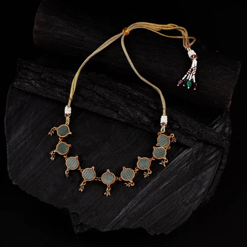 WHE Green Festive Repurposed Brocade Fabric & Wood Choker Necklace 05 made by Itokri