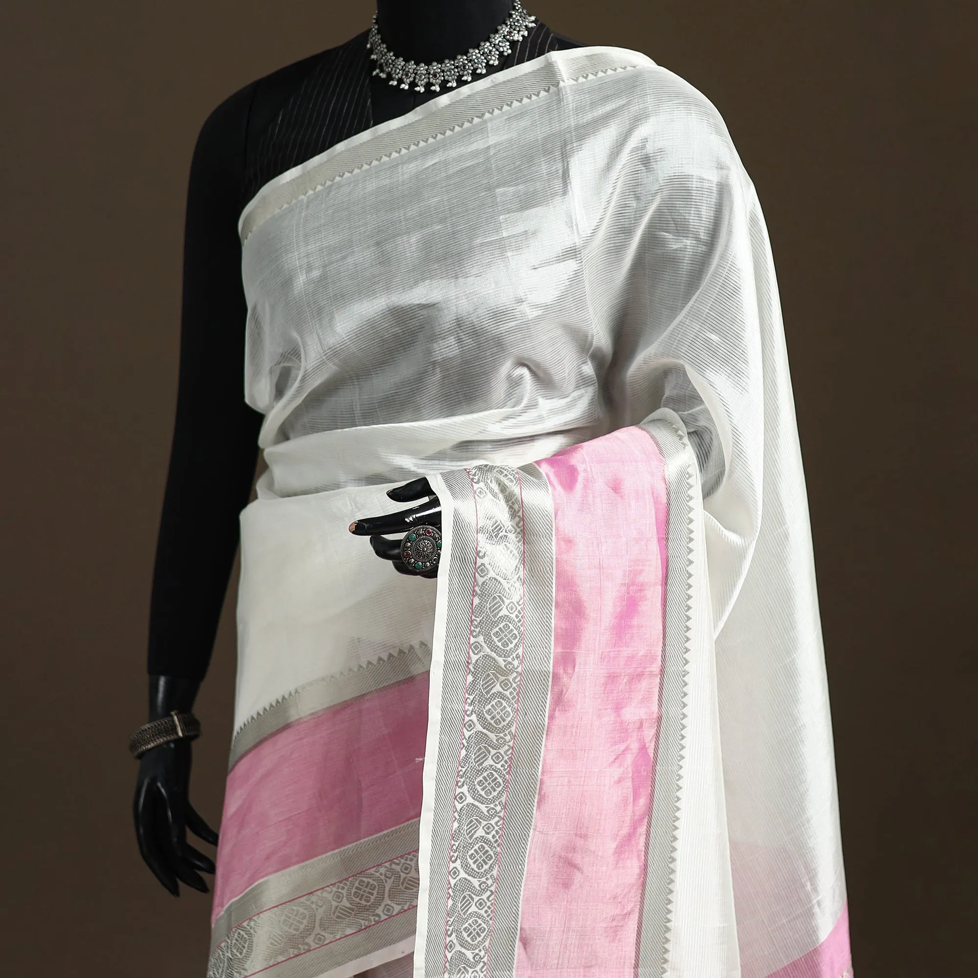 White - Pure Handwoven Mangalagiri Silk Cotton Pattu Saree with Zari Border 25 sold by Itokri product image thumbnail 2