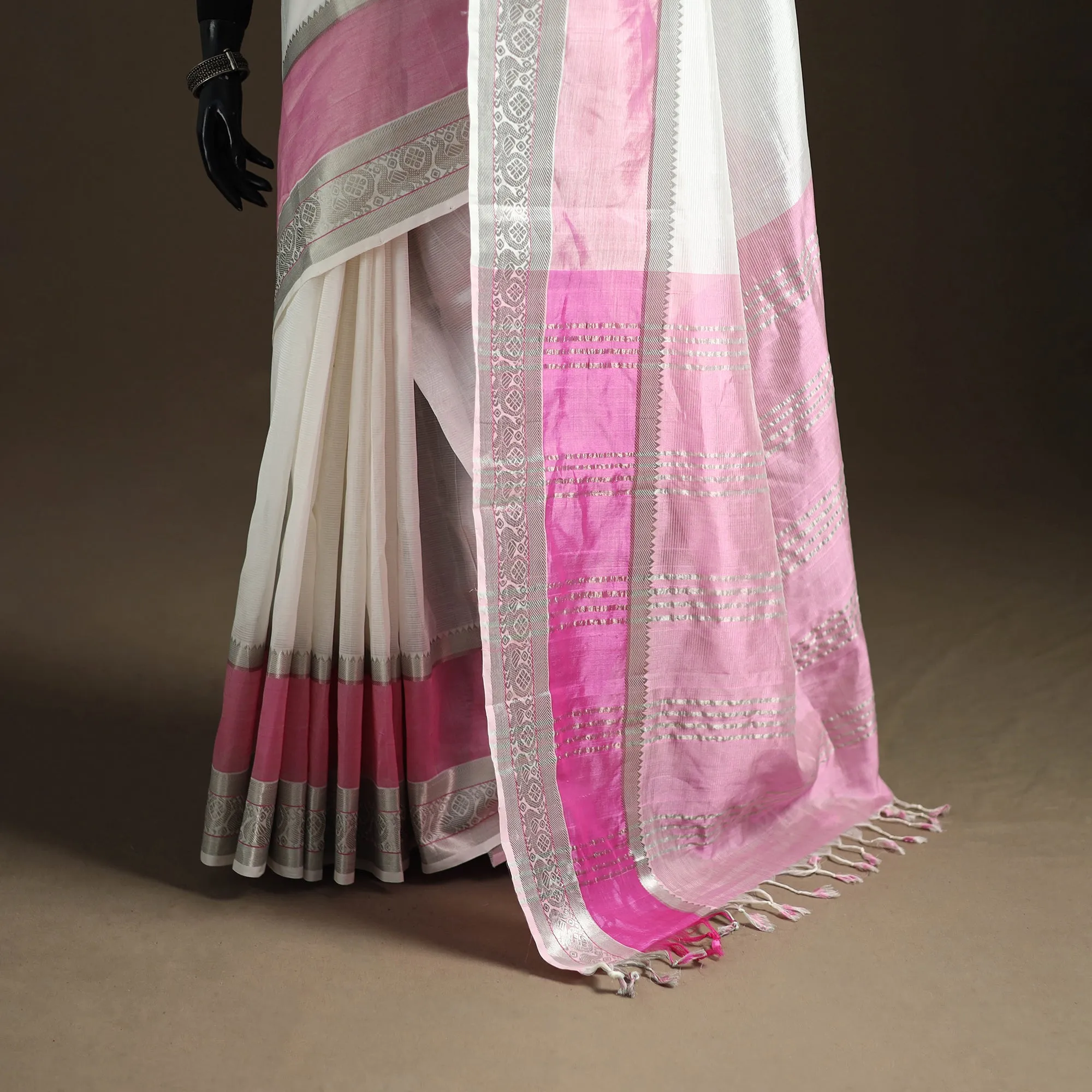 White - Pure Handwoven Mangalagiri Silk Cotton Pattu Saree with Zari Border 25 sold by Itokri product image thumbnail 4