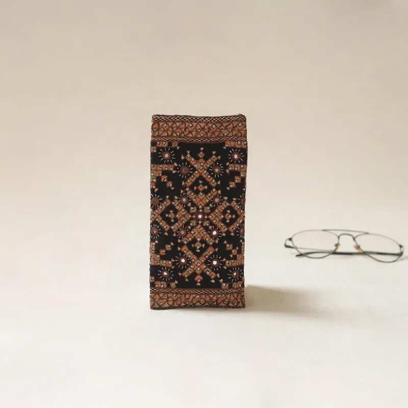 Kutch Neran Hand Embroidered Spectacle Pouch 29 made by Itokri