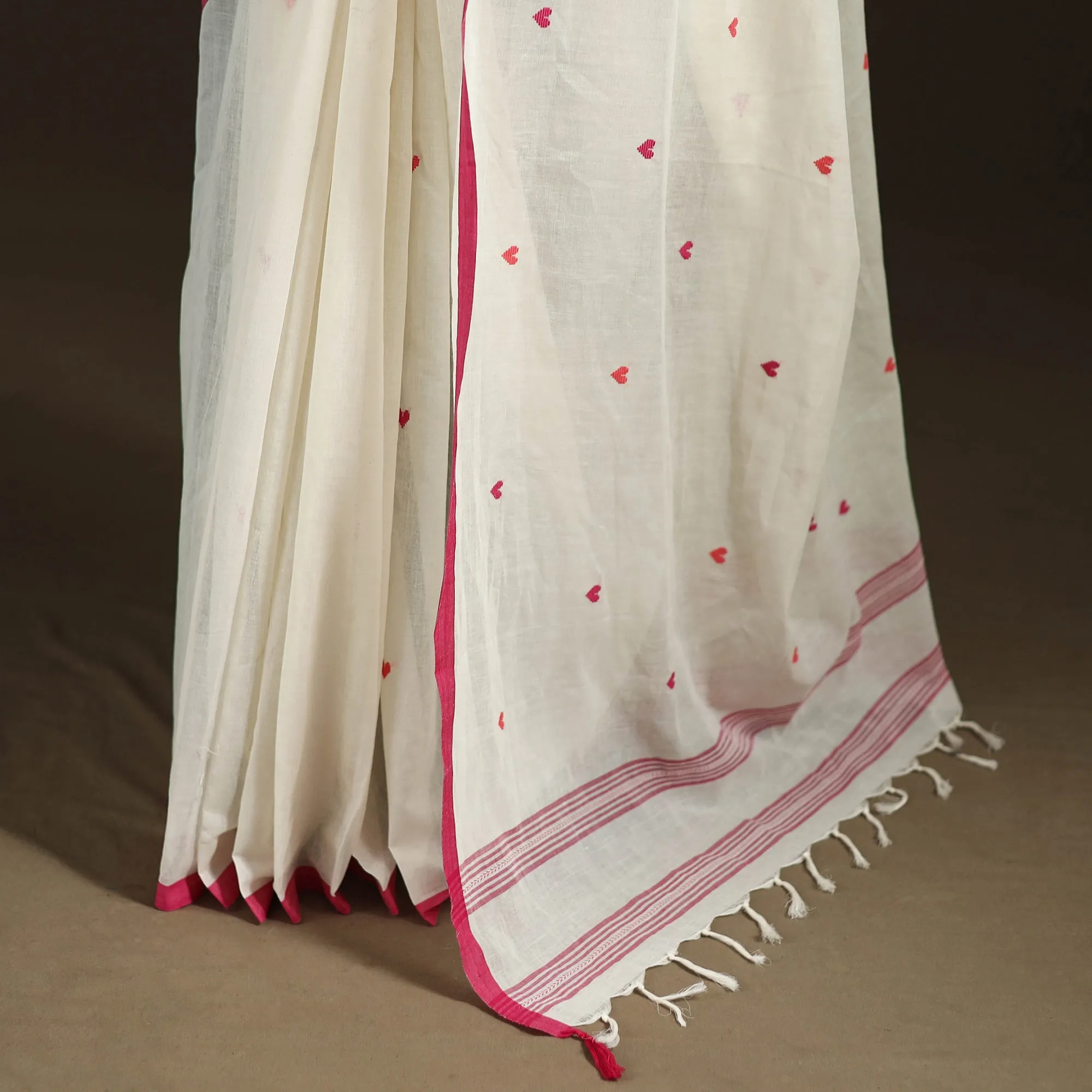 White - Bengal Handwoven Cotton Heart Buti Begumpuri Saree with Blouse Piece 06 sold by Itokri product image thumbnail 4