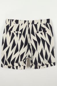 WALKSHORT LIPAT TRAIANGGLE sold by Suennoaj