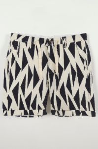 WALKSHORT LIPAT TRAIANGGLE sold by Suennoaj