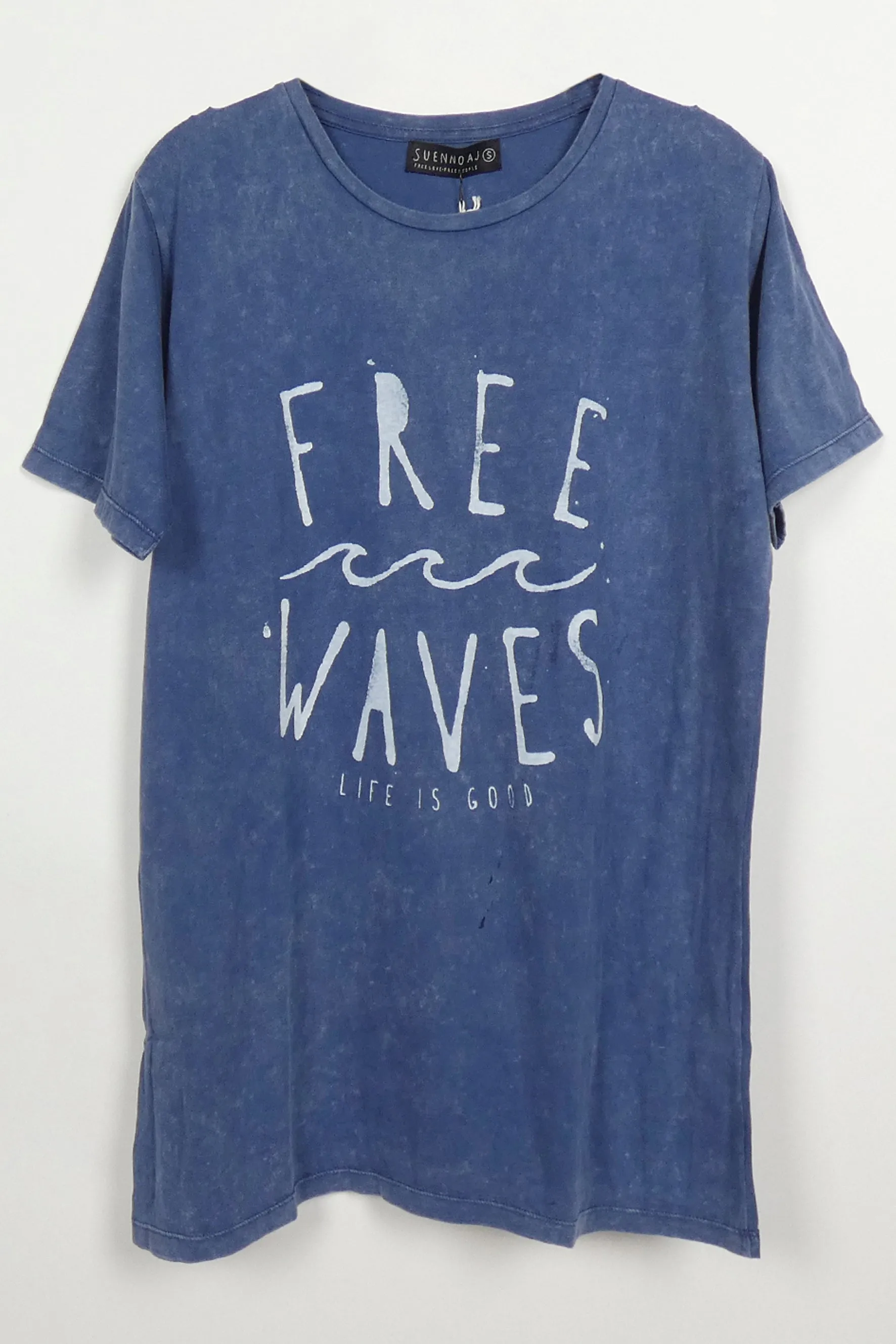 Tee Free Wave sold by Suennoaj