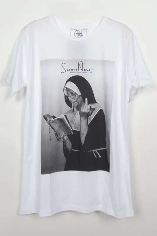 Tee Monja sold by Suennoaj