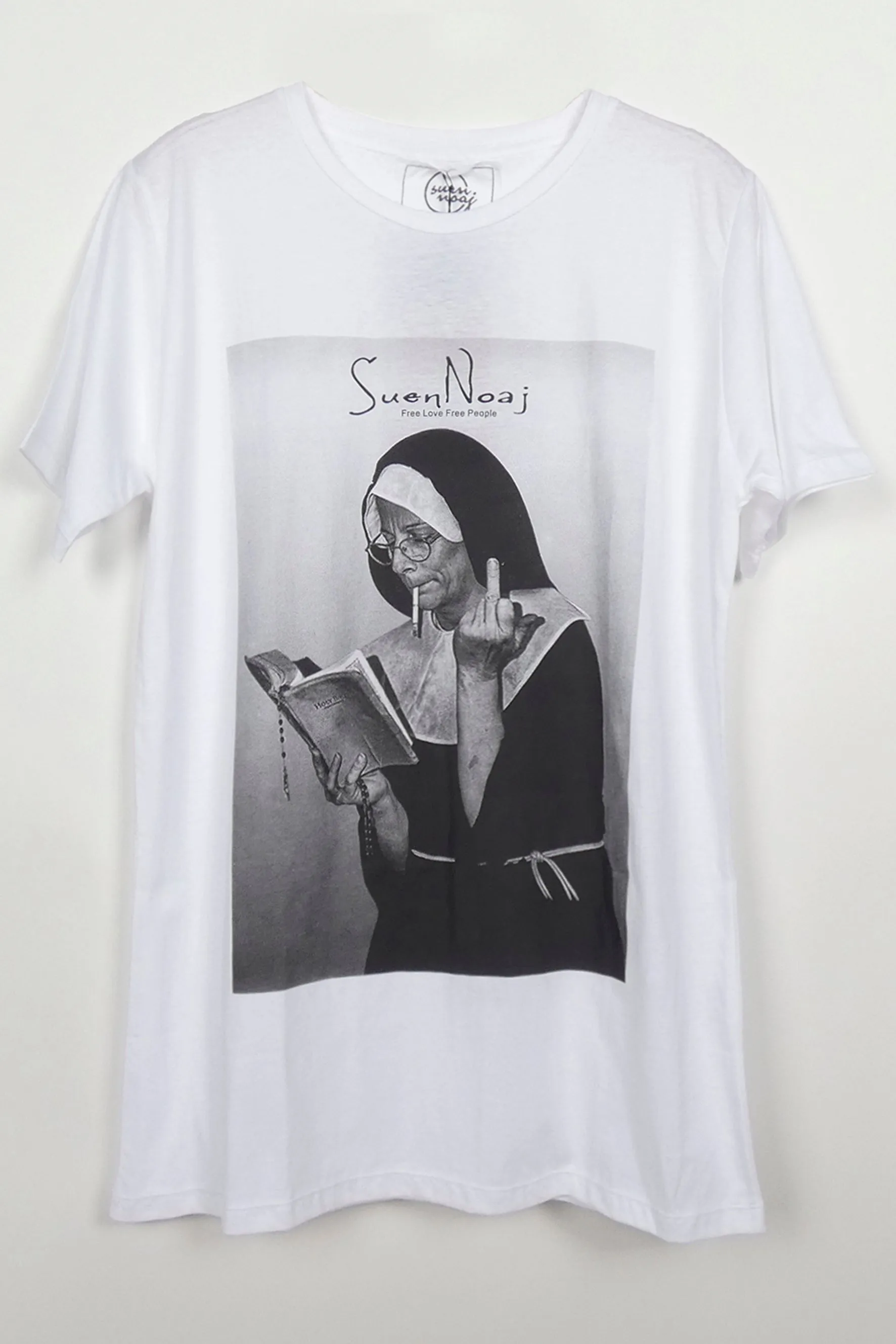 Tee Monja sold by Suennoaj