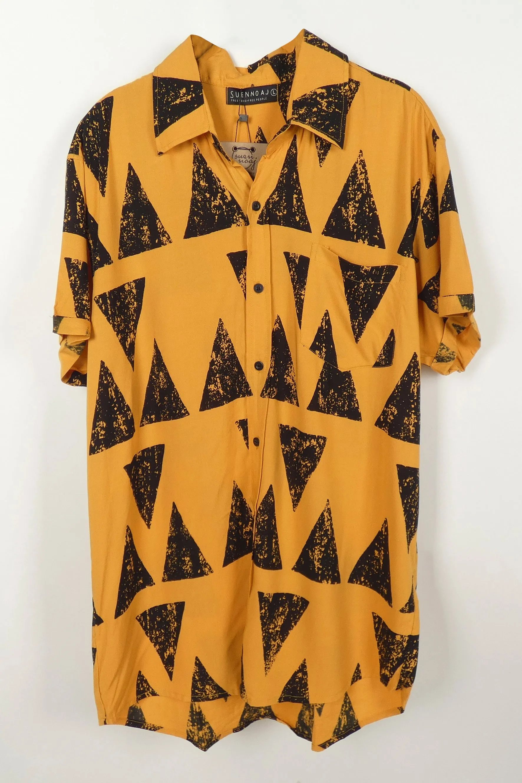 SHIRT LIPAT ARCHI sold by Suennoaj
