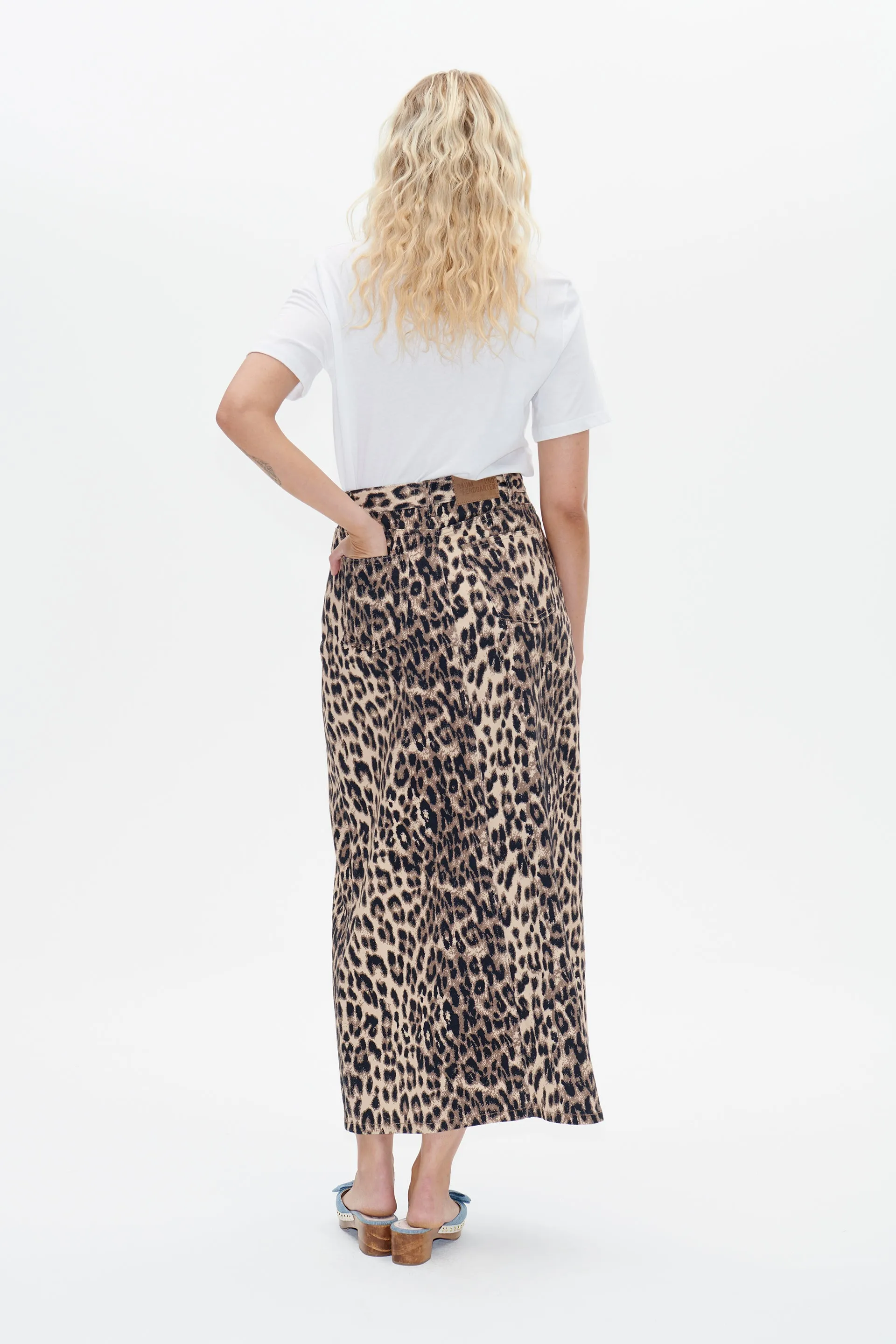 JAWO T-SHIRT | Mahogany Logo Box sold by Baum und Pferdgarten product image thumbnail 2