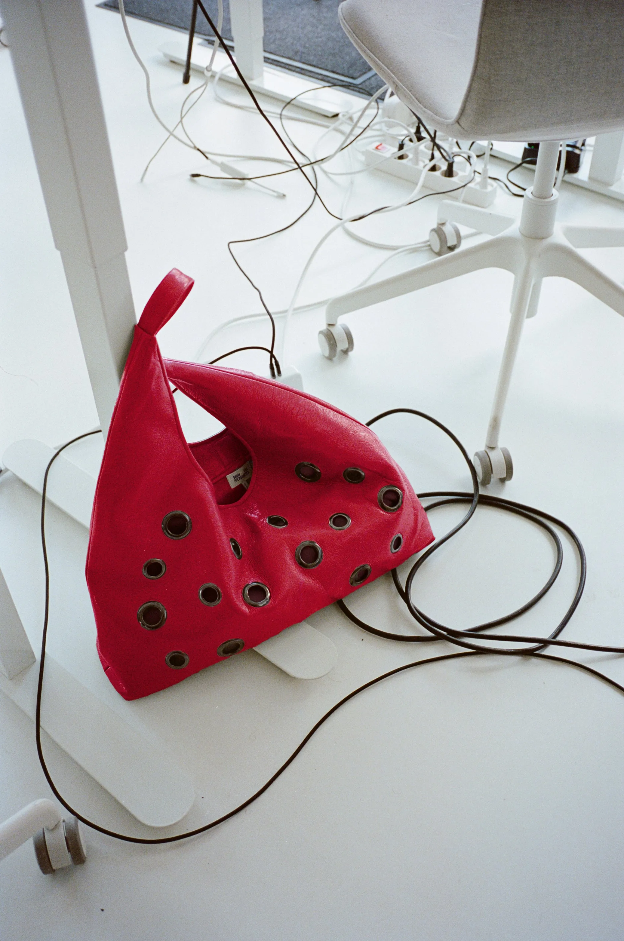 KLEOLA BAG | Barbados Red sold by Baum und Pferdgarten product image thumbnail 2