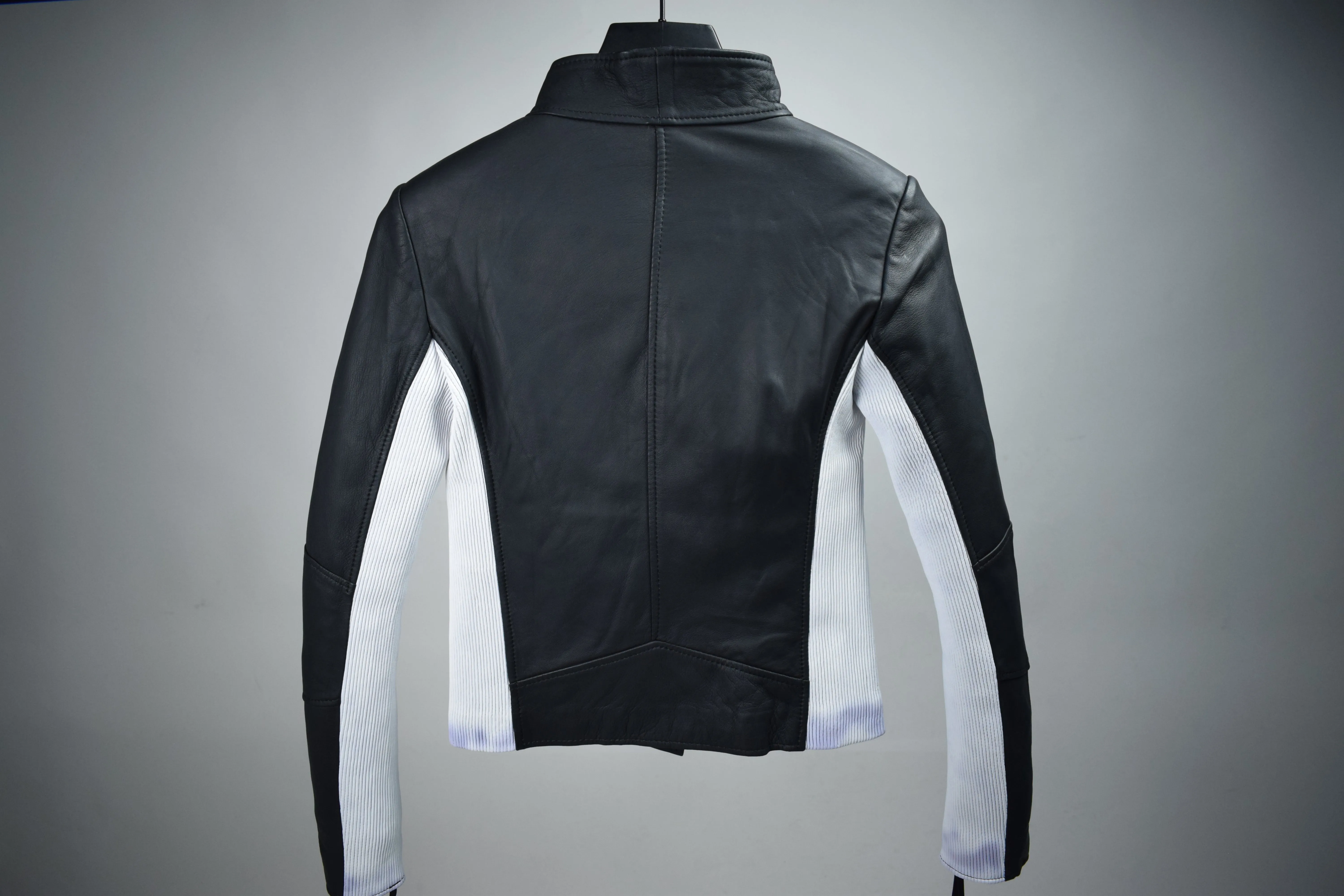 Luna Black and White / Womens / XS / Excellent sold by Boda Skins product image thumbnail 2