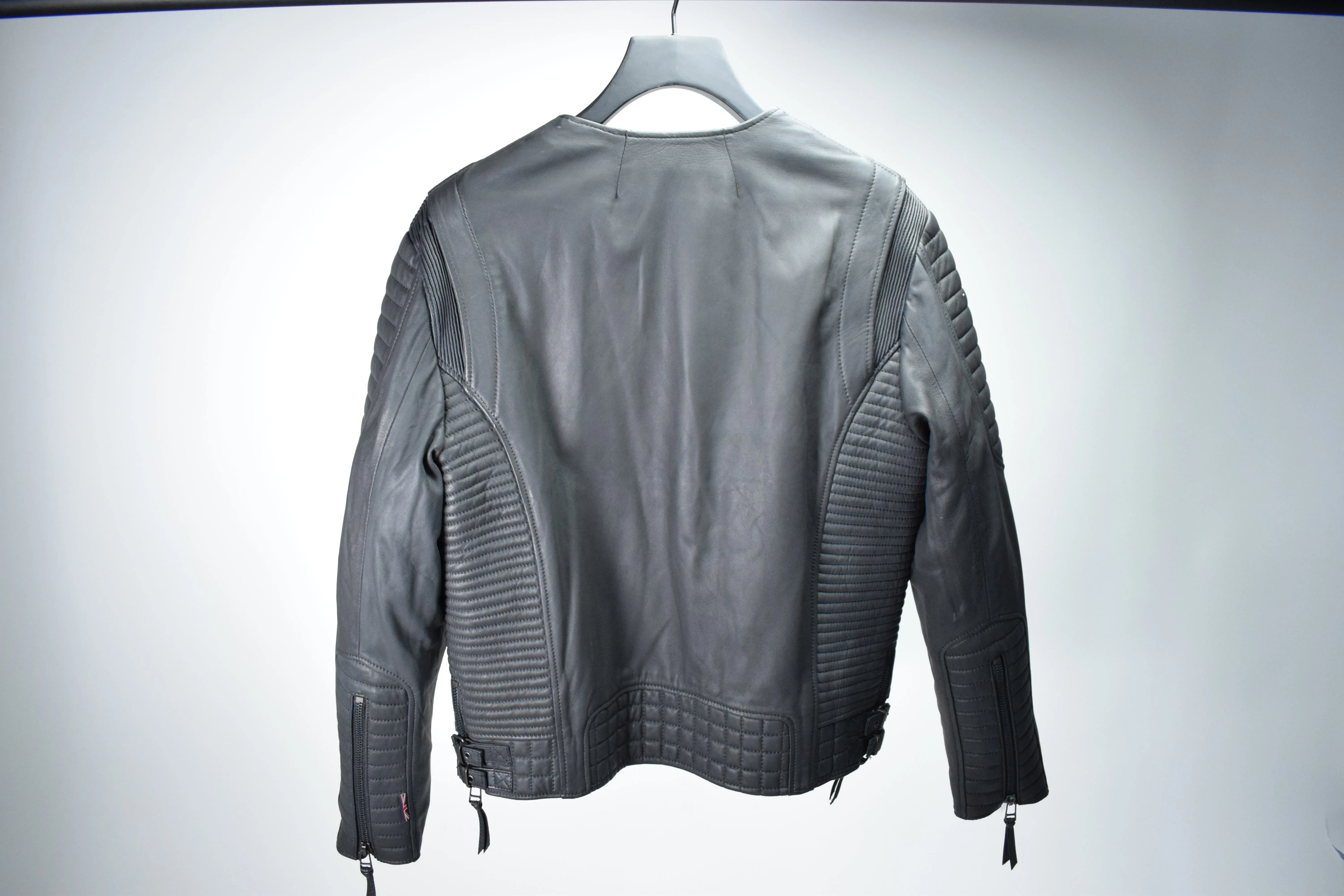 SM092 / AXL: Gun Metal Hardware (Men's) sold by Boda Skins product image thumbnail 2