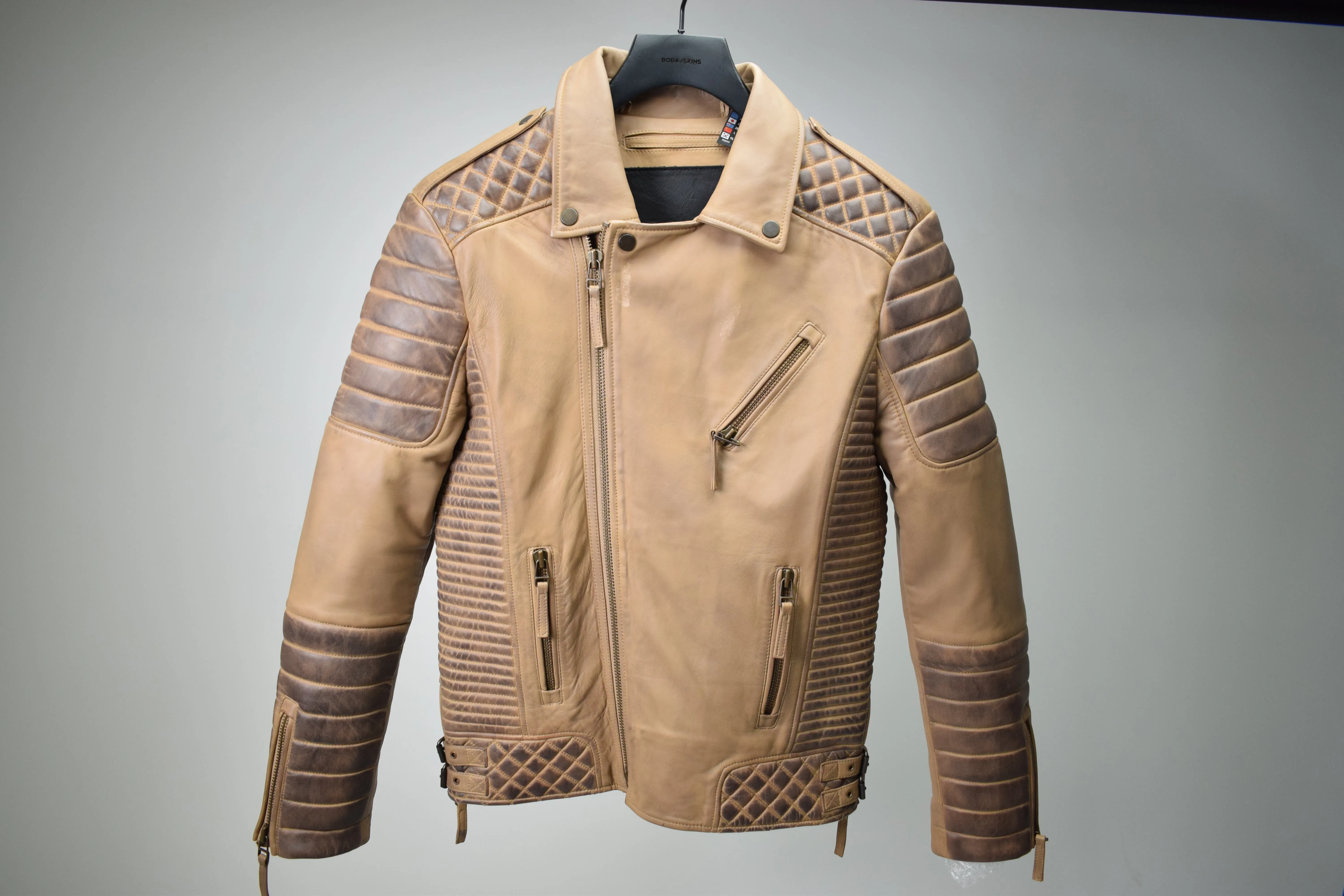 SM067 / Kay Michaels: Desert (MEN'S) sold by Boda Skins