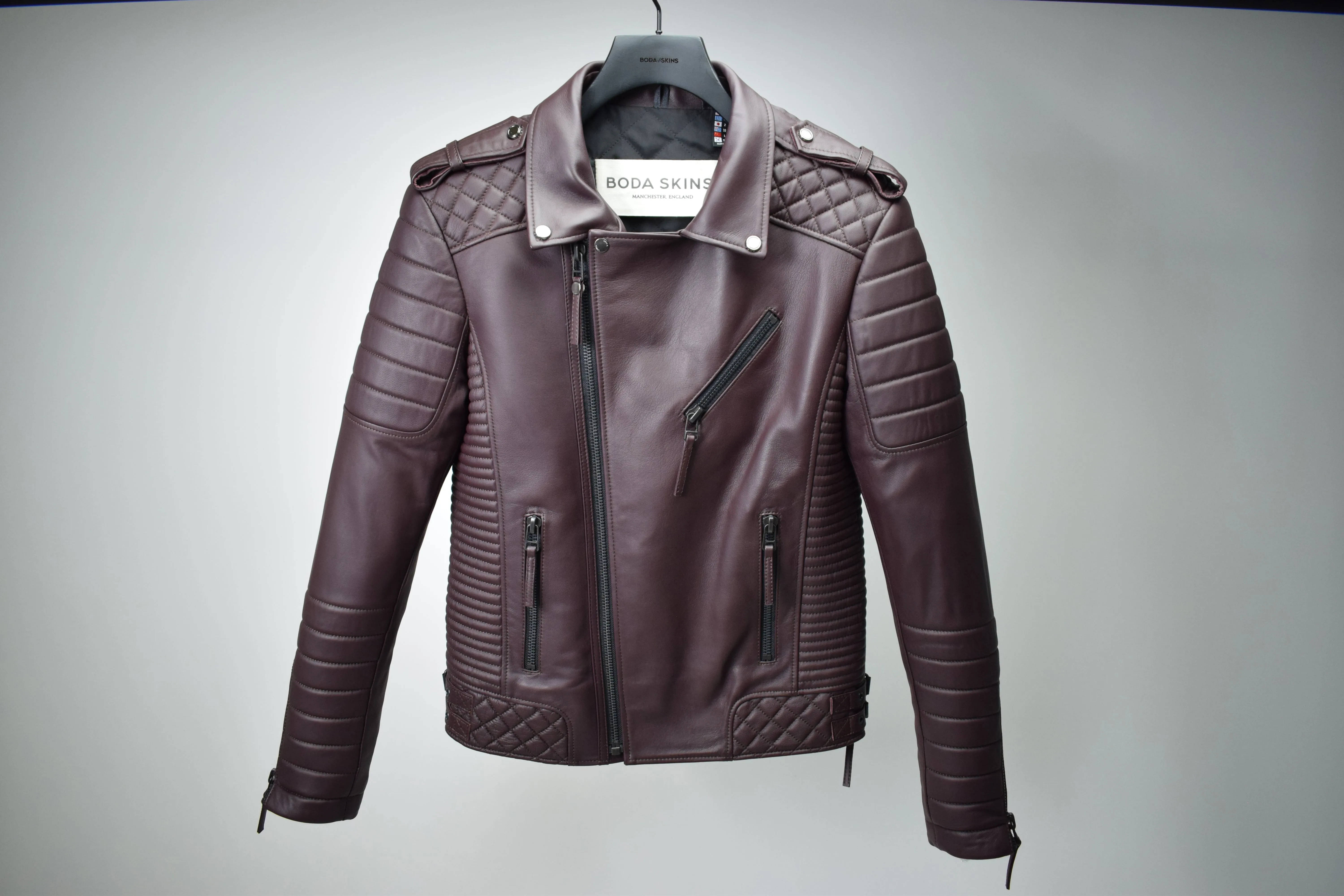 SM059 / Kay Michaels: Bordo (MEN'S) sold by Boda Skins
