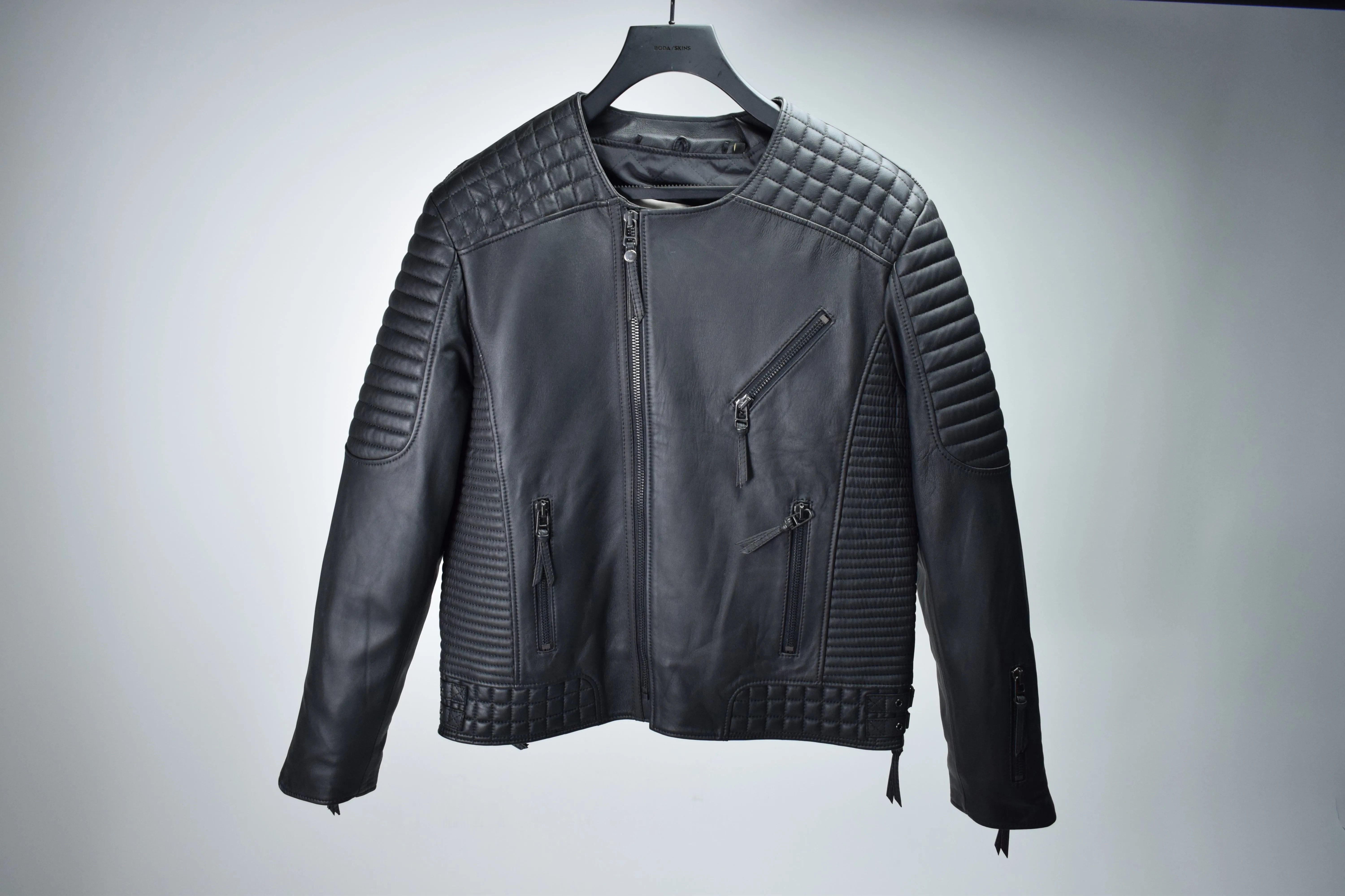 AXL: Gun Metal Hardware / Mens / XXXL / Excellent sold by Boda Skins