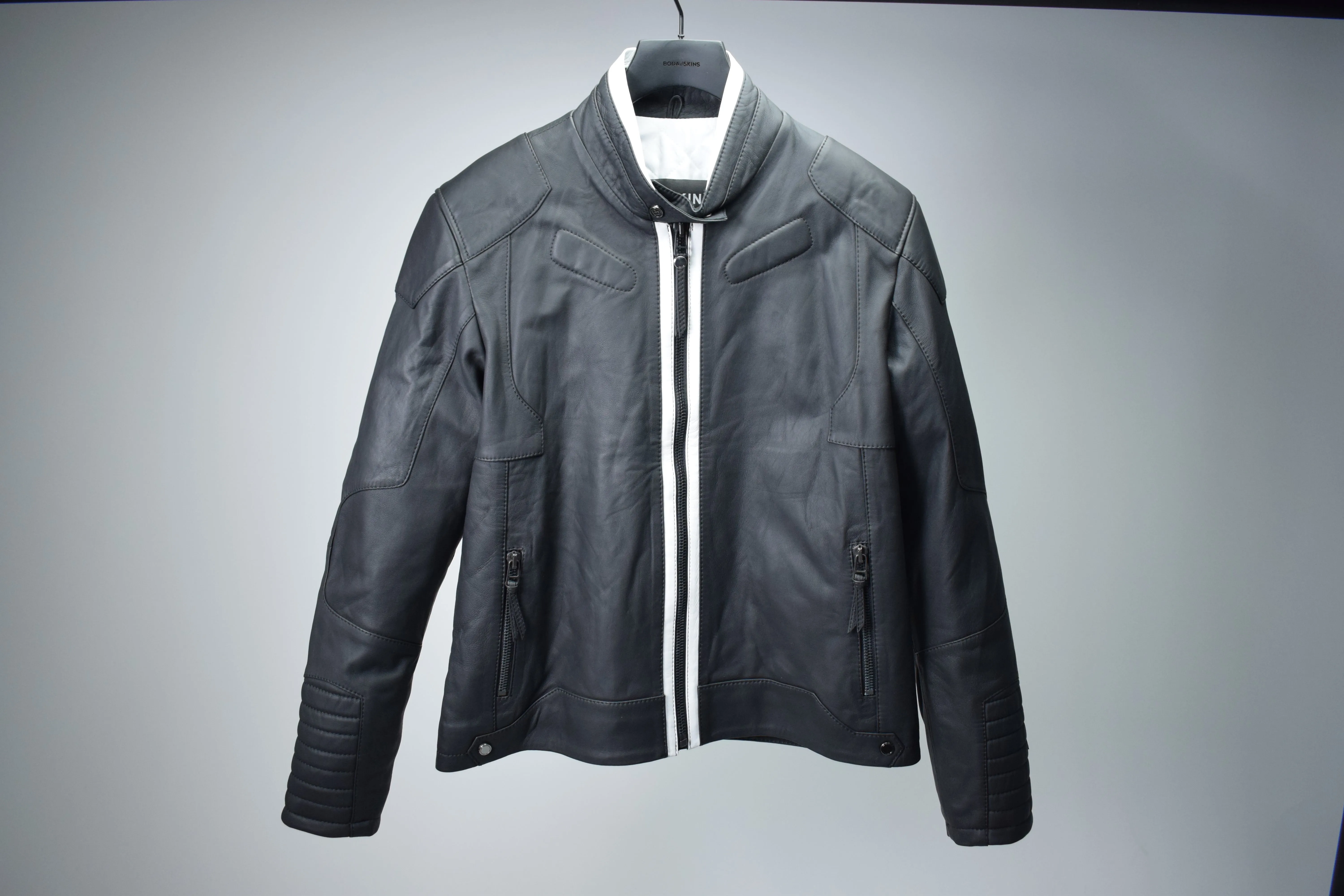 Cafe Racer: Royale / Mens / XXL / Used sold by Boda Skins