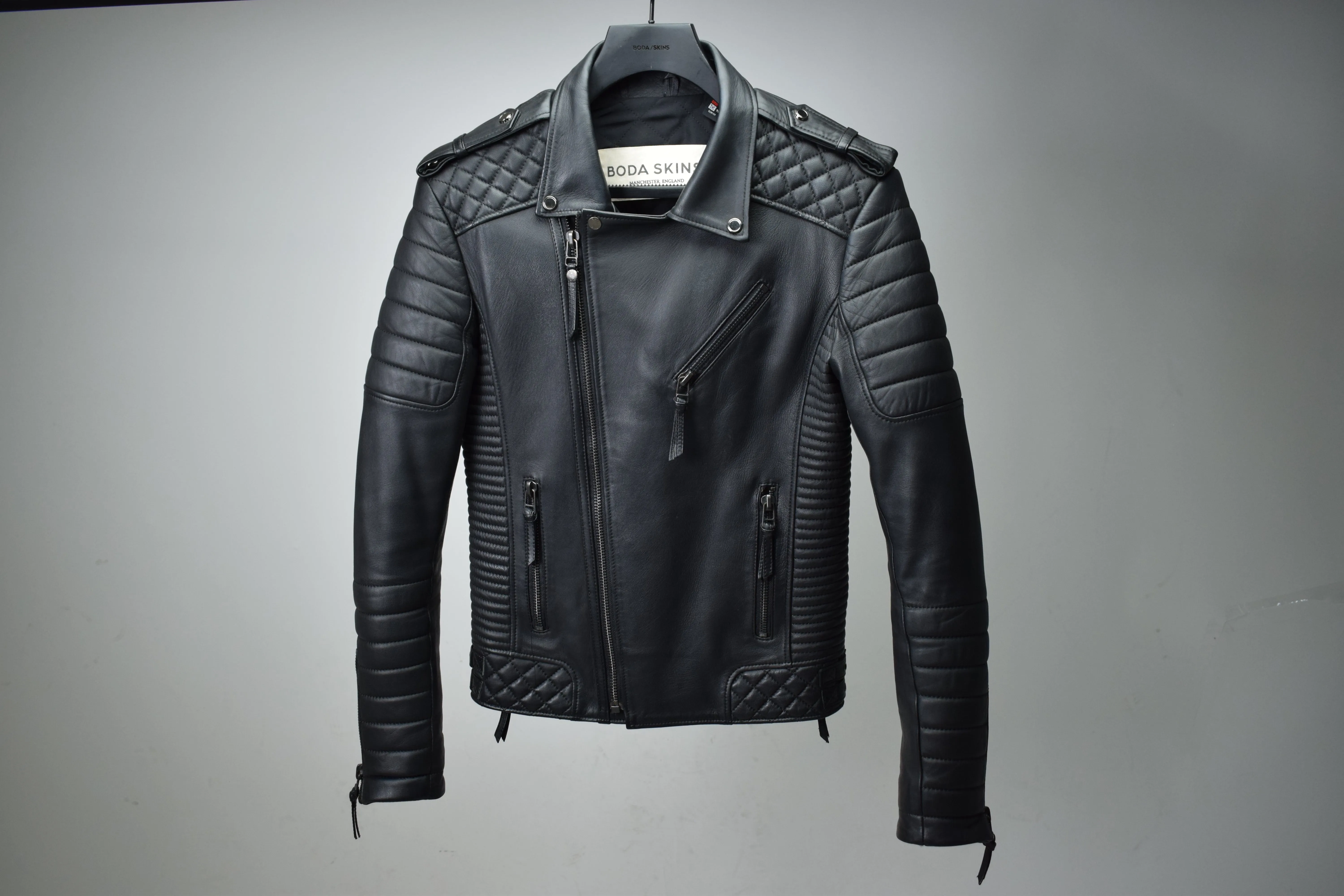 SM020 / Kay Michaels 2.0 : Black Hardware (MEN'S) sold by Boda Skins