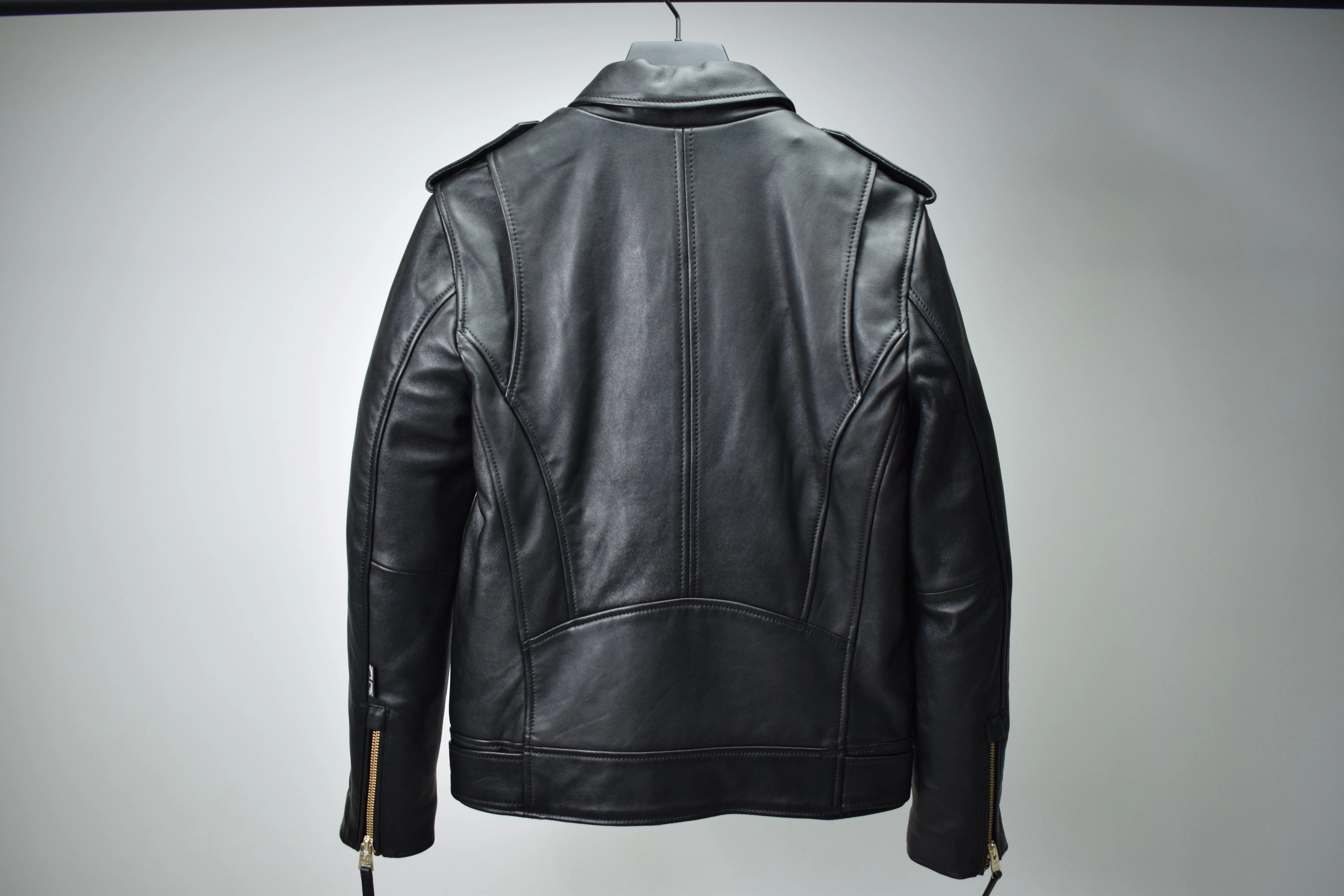 Voyager 3.0: Gold Hardware / Mens / M / Excellent sold by Boda Skins product image thumbnail 2