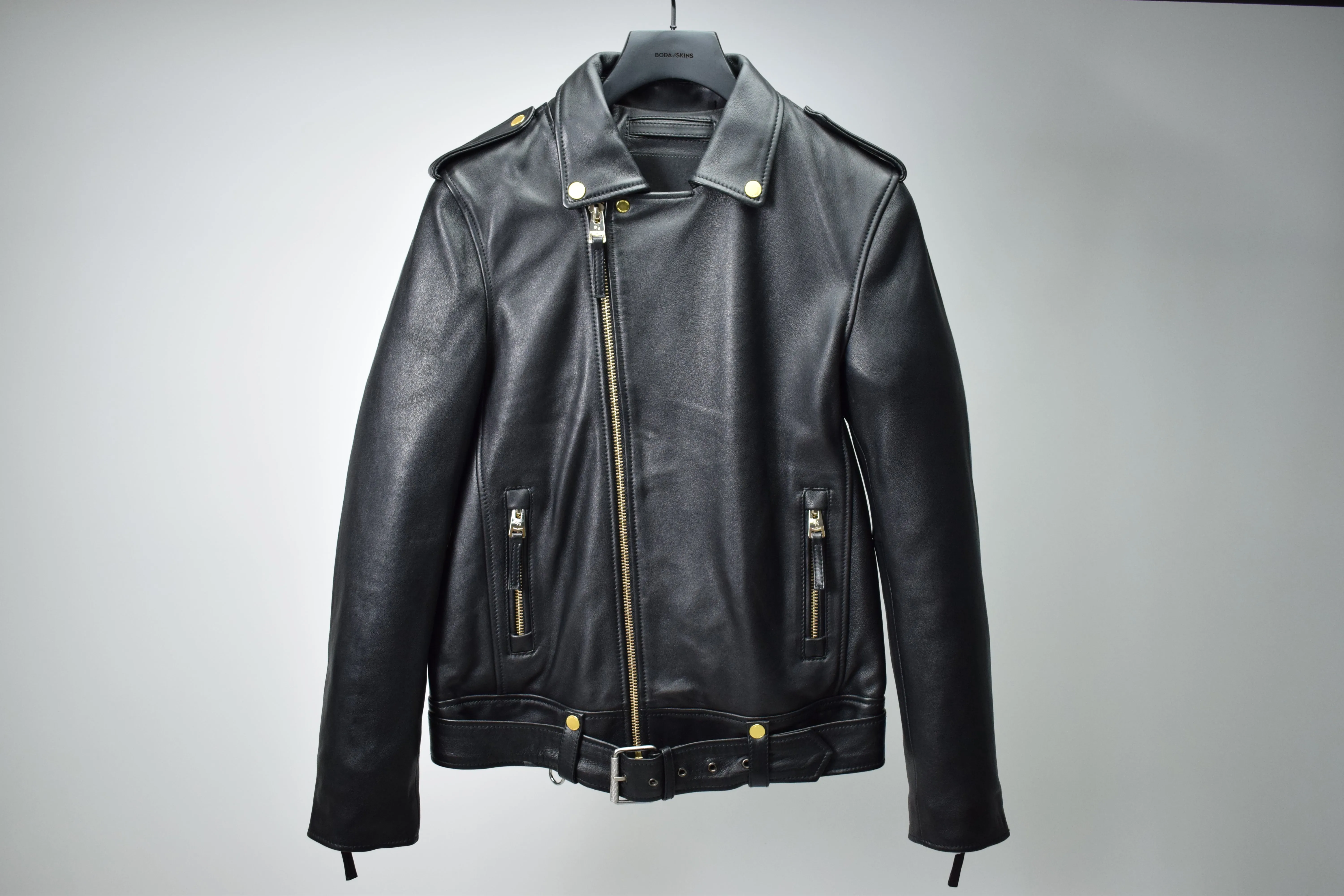 Voyager 3.0: Gold Hardware / Mens / M / Excellent sold by Boda Skins