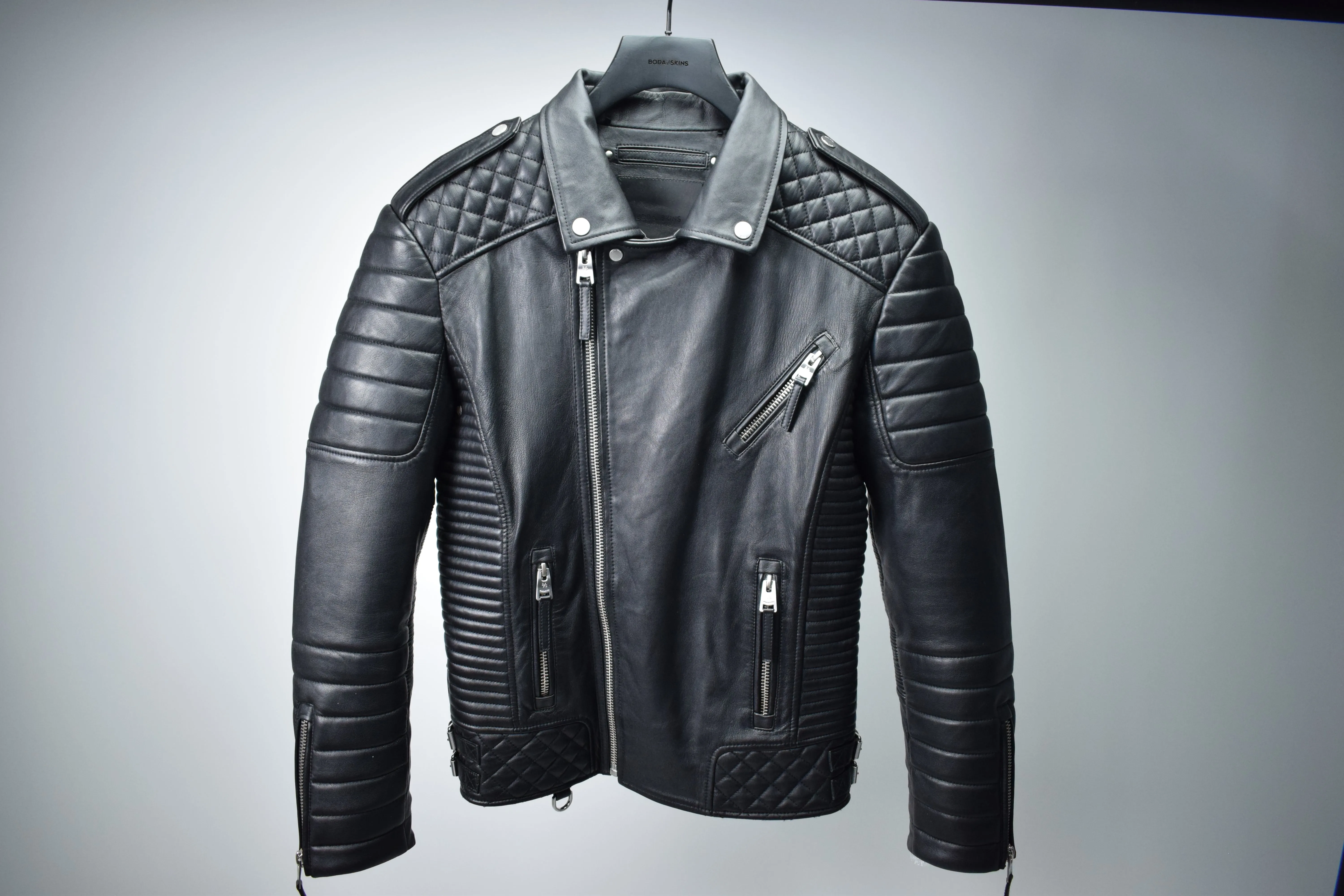 SM050 / Kay Michaels: V-Fit (MEN'S) sold by Boda Skins