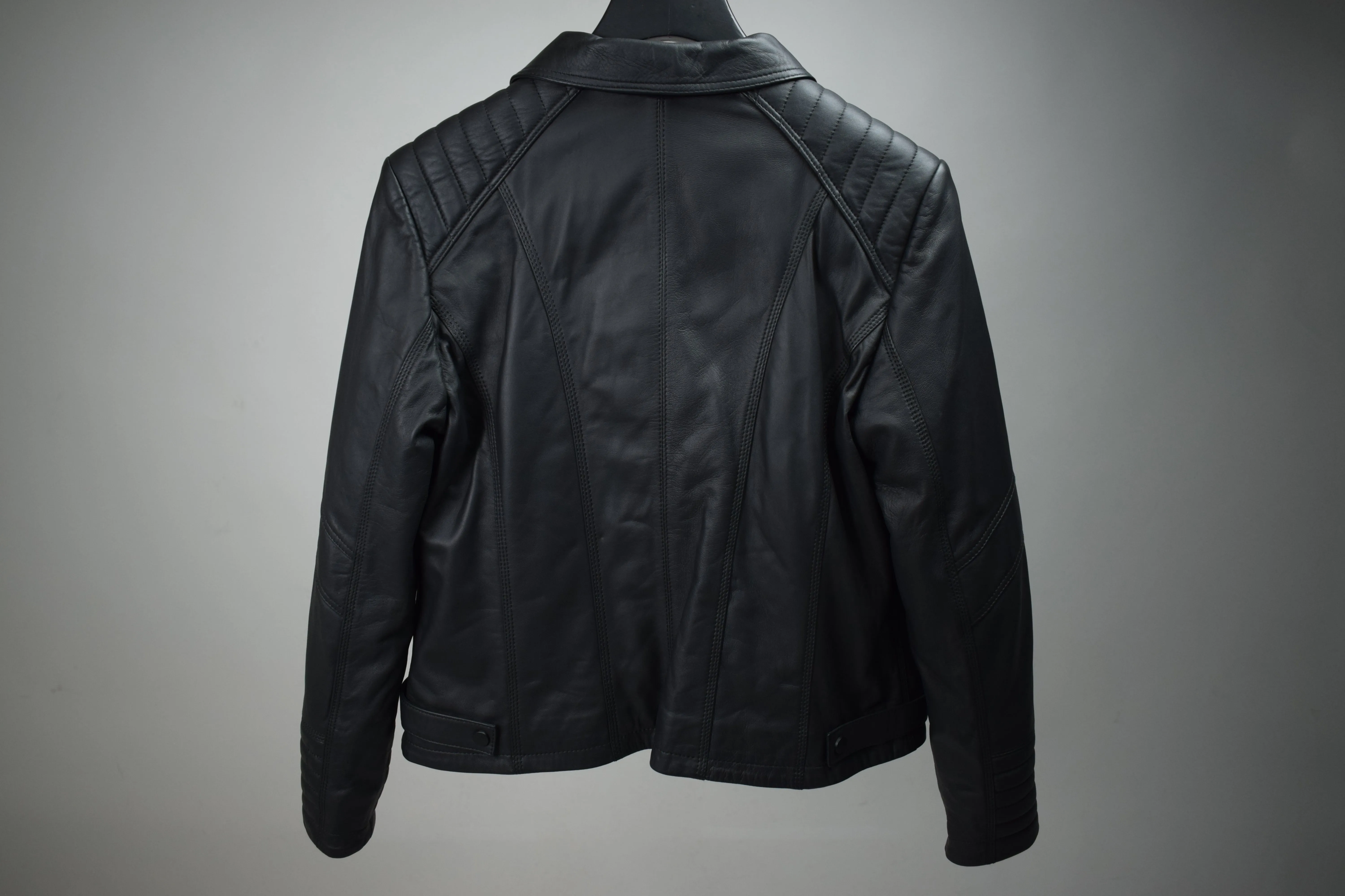 Luna V2: Black Hardware / Womens / XXL / Excellent sold by Boda Skins product image thumbnail 2