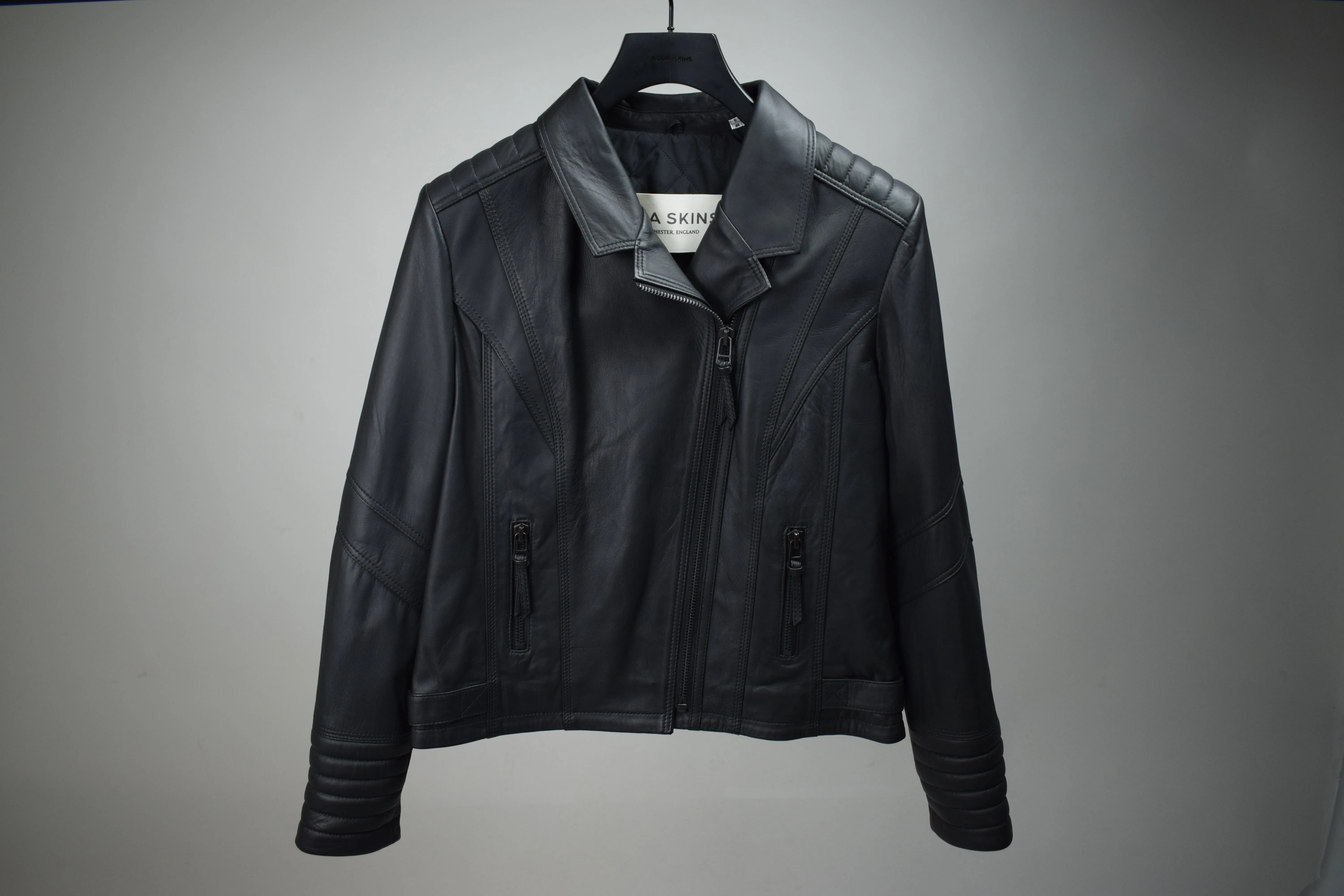 Luna V2: Black Hardware / Womens / XXL / Excellent sold by Boda Skins