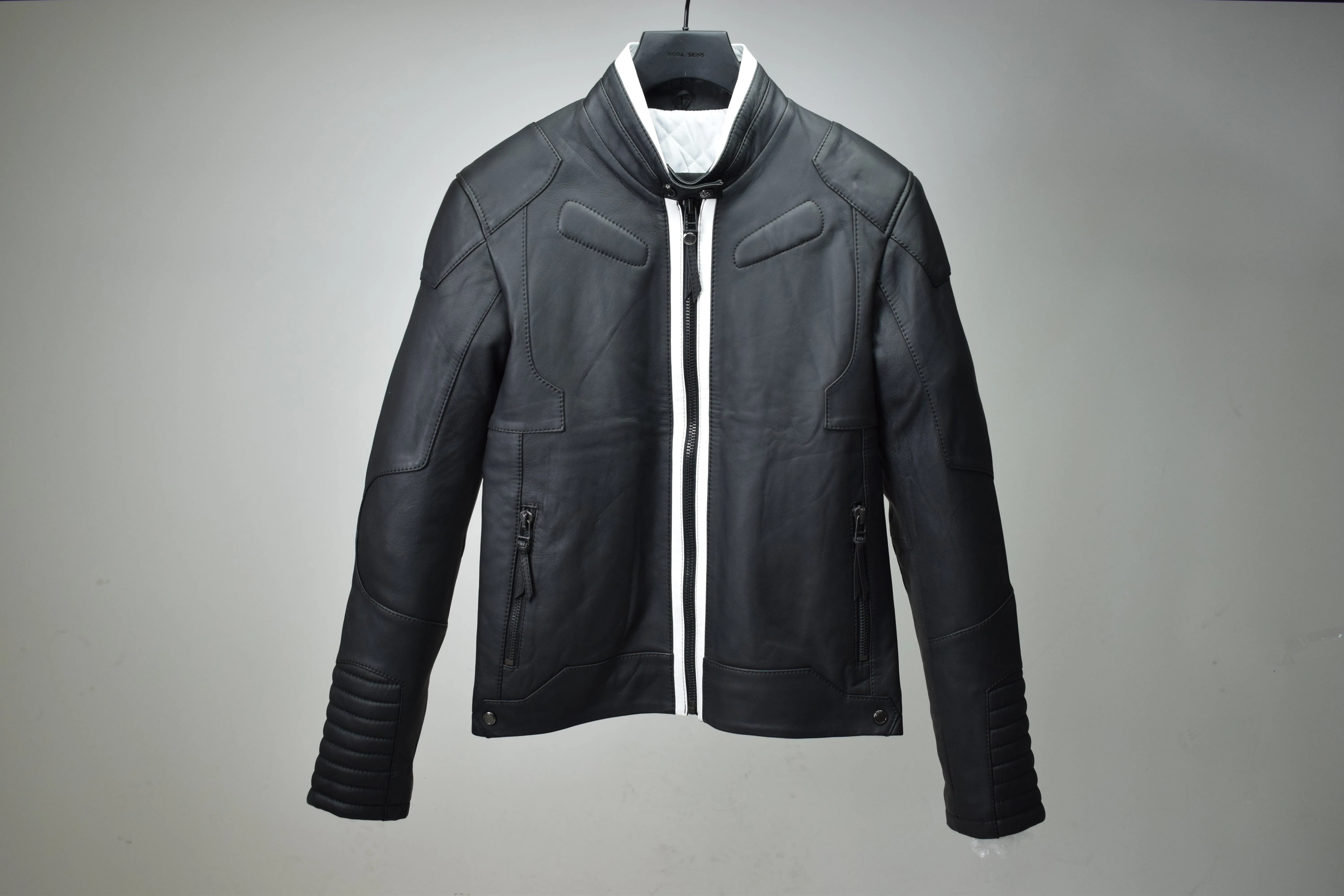 Cafe Racer: Royale / Mens / S / Excellent sold by Boda Skins