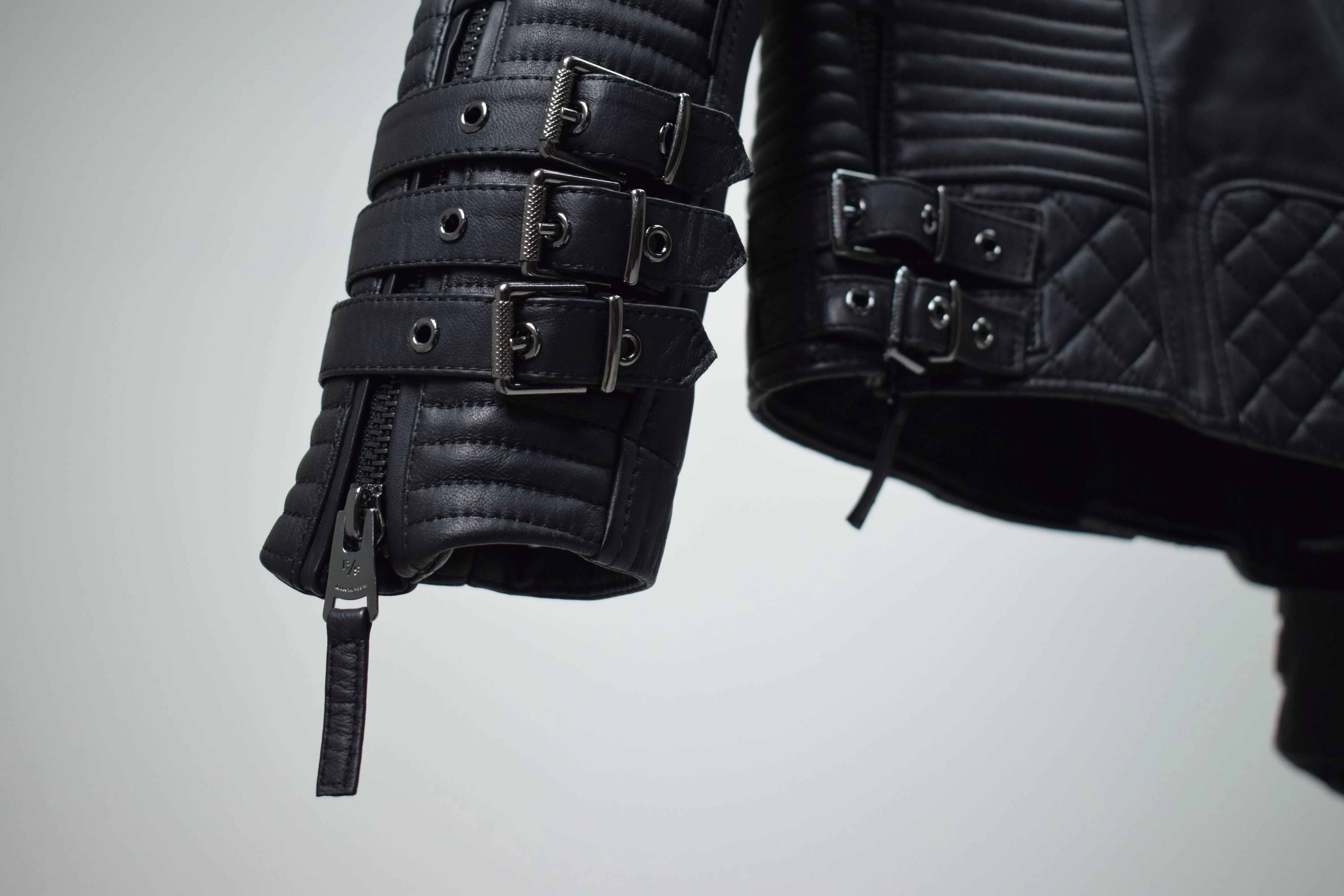 SM083 / ALEXANDER 3.0: GLOSS BLACK HARDWARE (Men's) sold by Boda Skins product image thumbnail 3